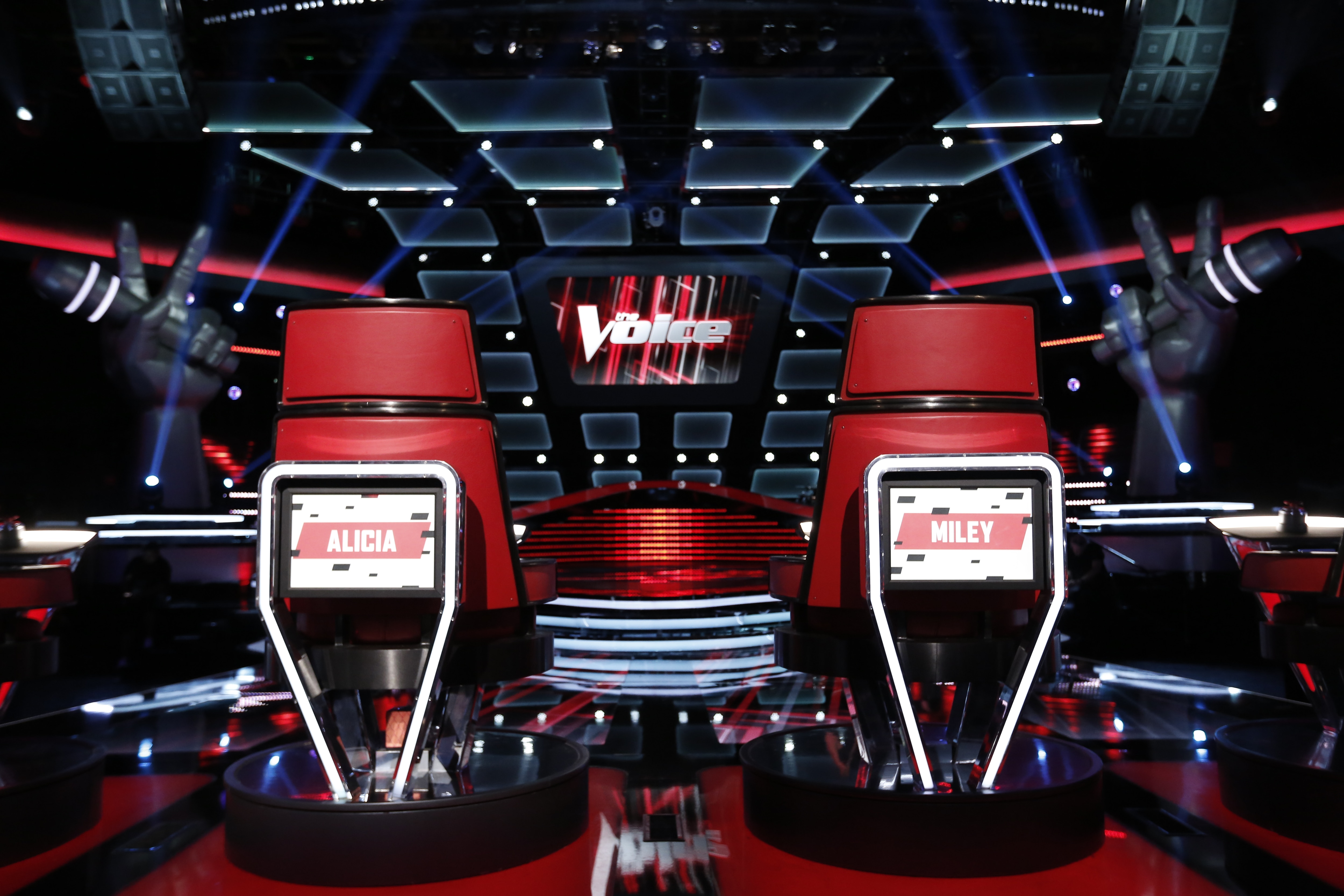 He voice. The Voices. Voice show. Новая студия the Voice. Voice Battle игра.