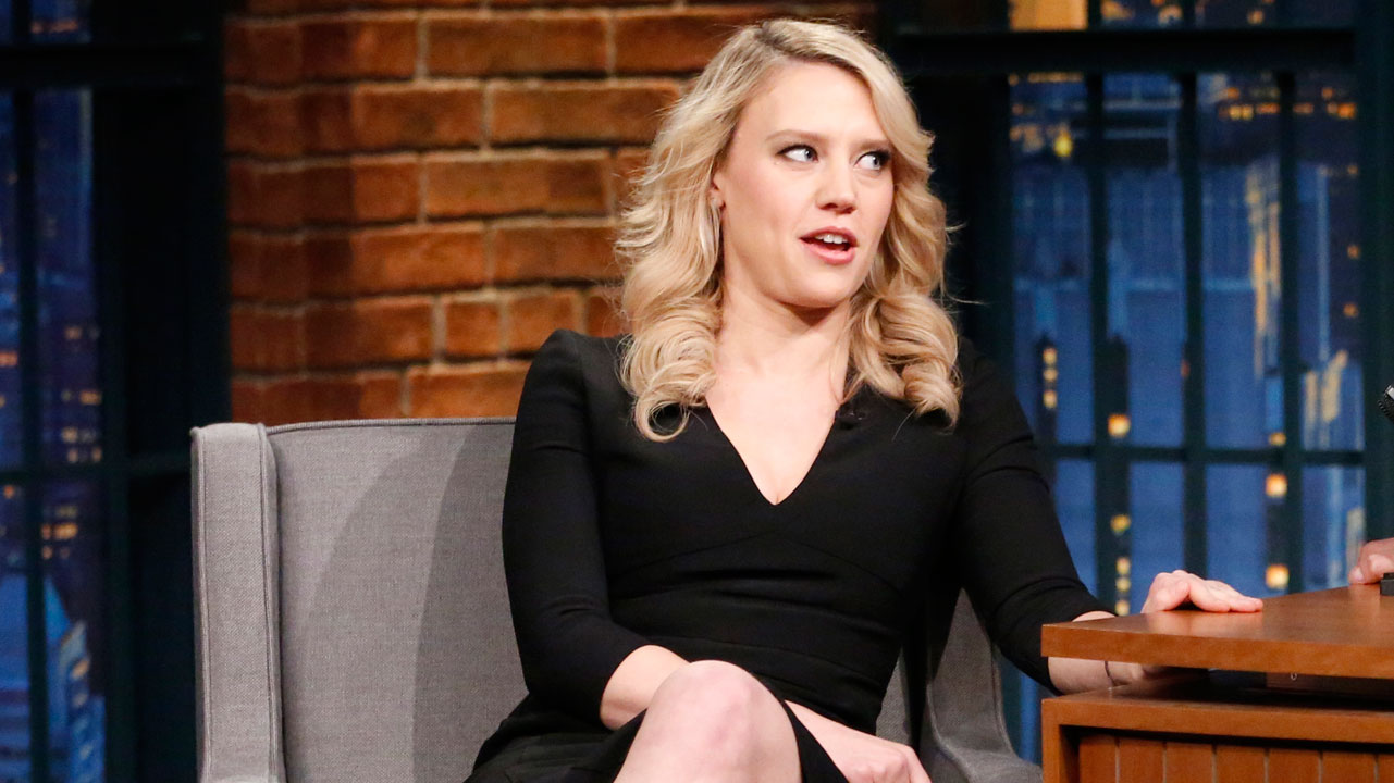 Kate McKinnon Channels Hoarders and Gives Her Cat an Early Christmas Gift.