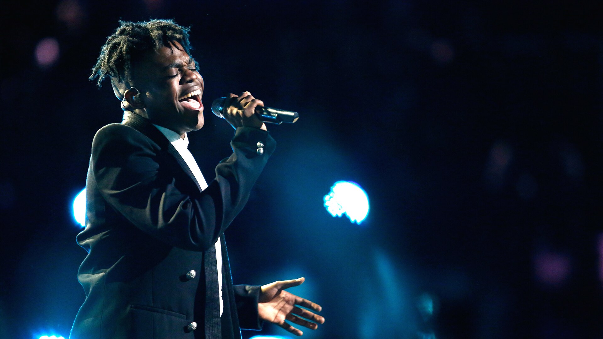 Watch The Voice Highlight Paxton Ingram "How Deep Is Your Love"