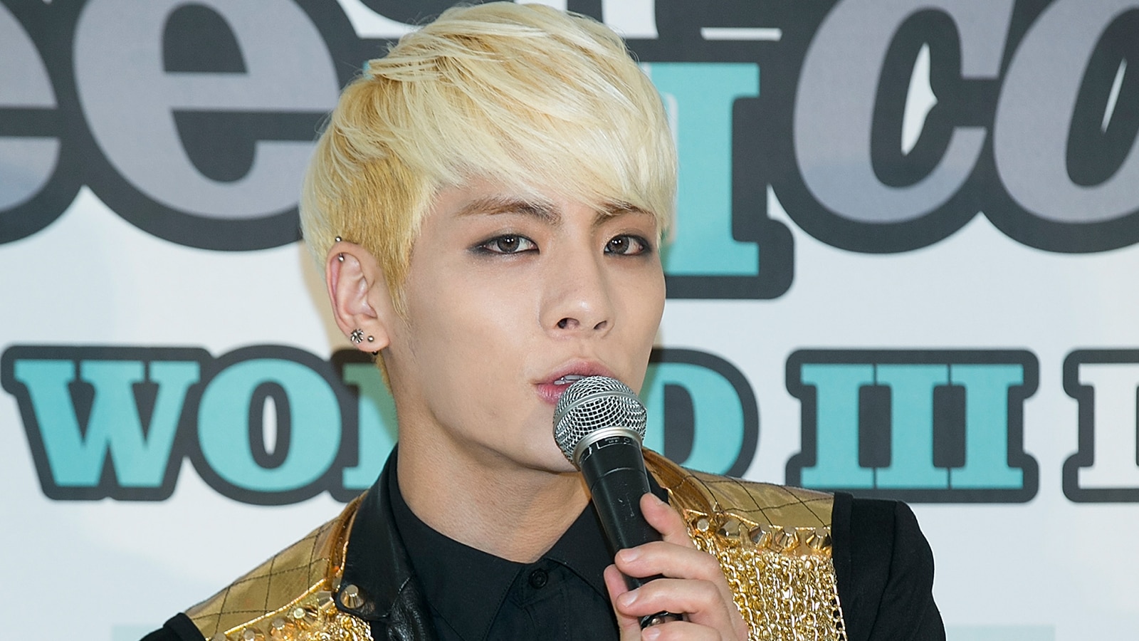 Watch Access Hollywood Interview K Pop Star Kim Jong Hyun Has Died At Age 27 6944
