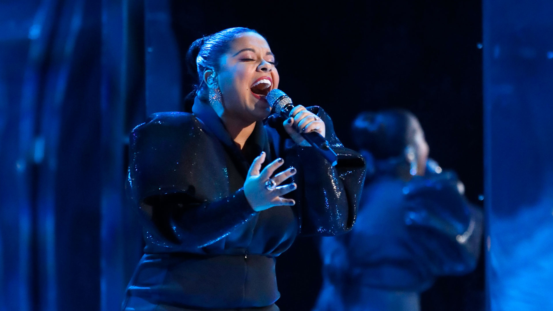 Watch The Voice Highlight Brooke Simpson "What Is Beautiful"