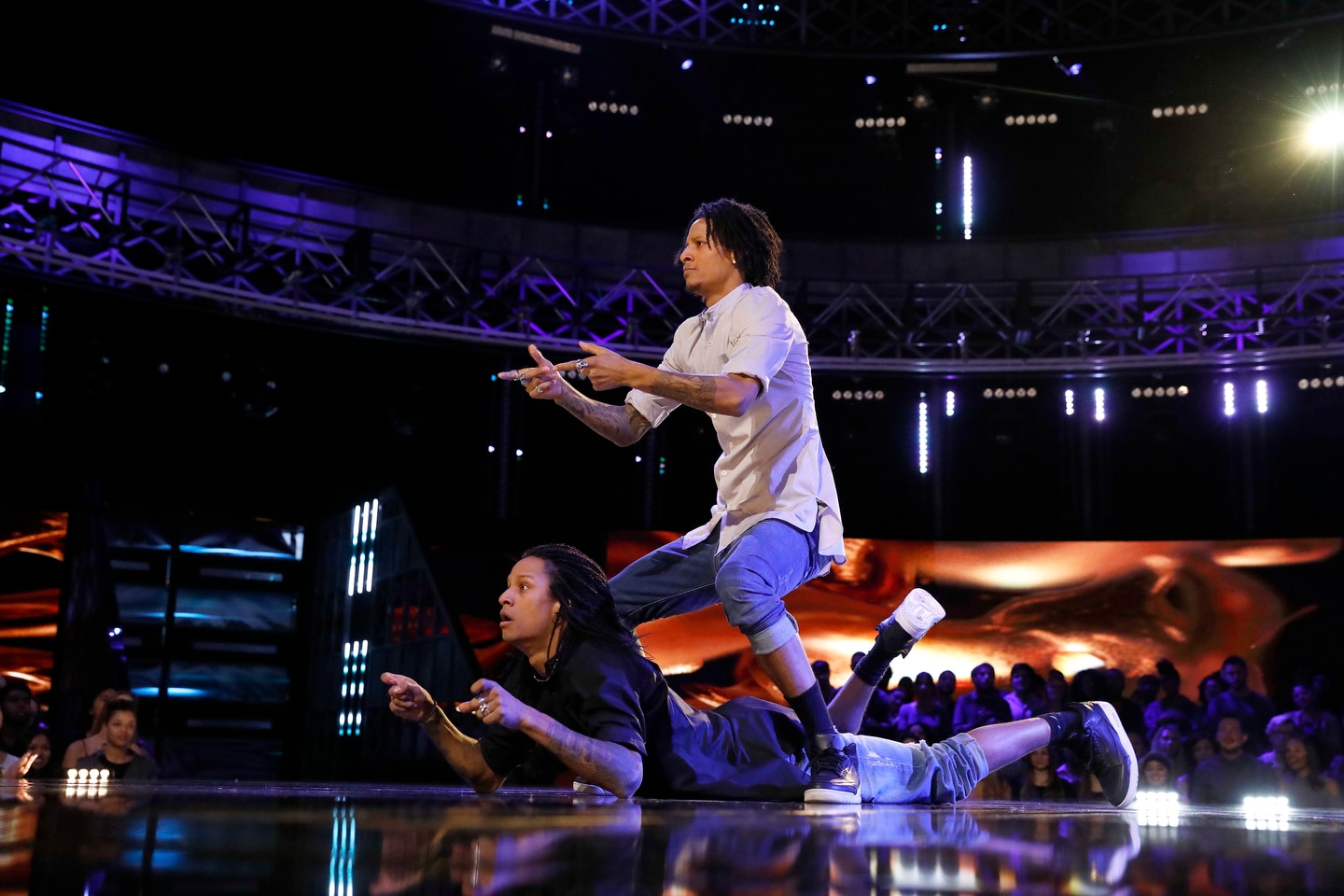 World performance. Les Twins World of Dance 2017. Les Twins World of Dance. Les Twins танцуют. Канал "World of Dance 2018" youtube.