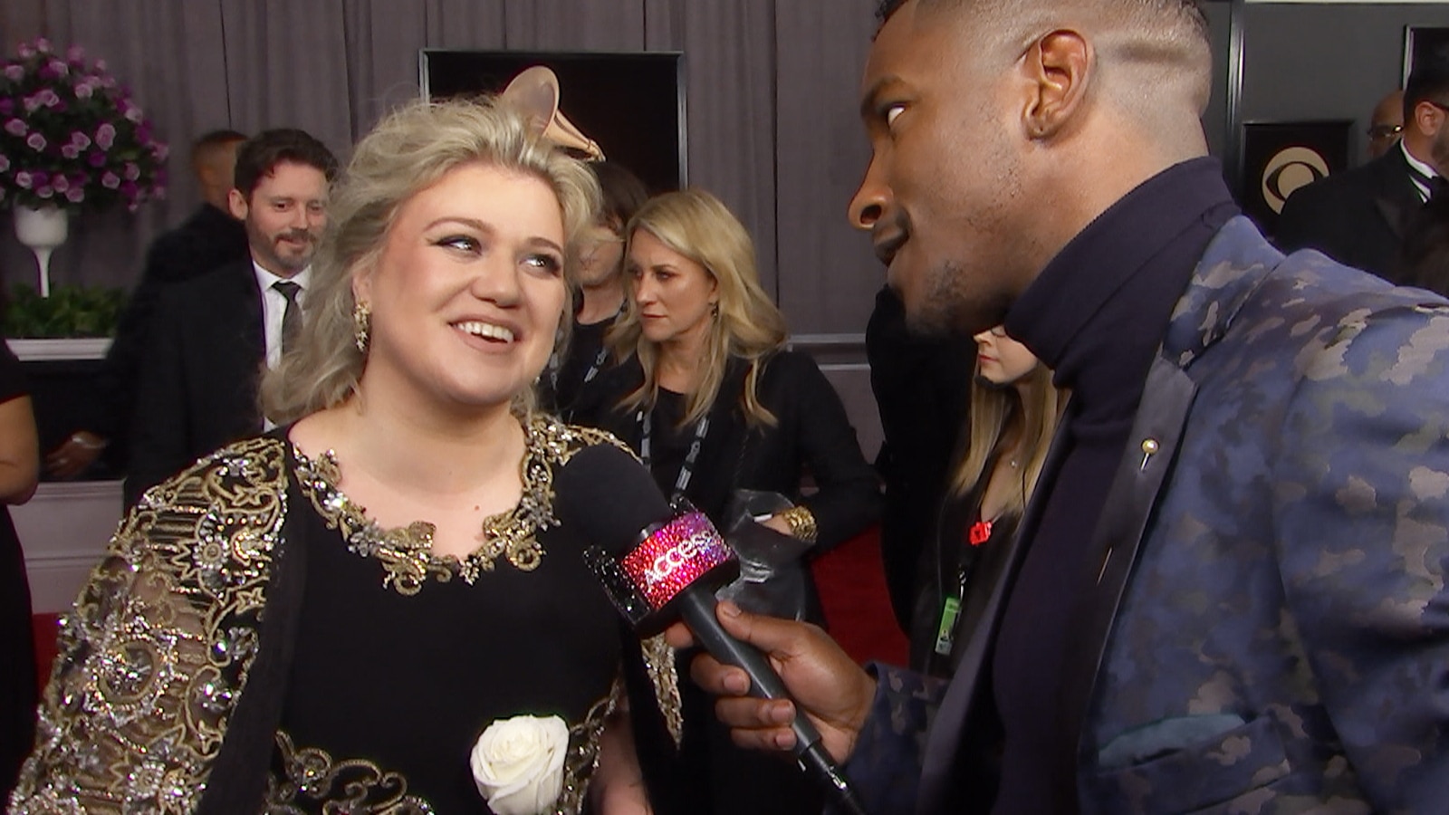 Kelly Clarkson Talks Grammy Fandom Since Age 10 & Why She's Supporting  Time's Up