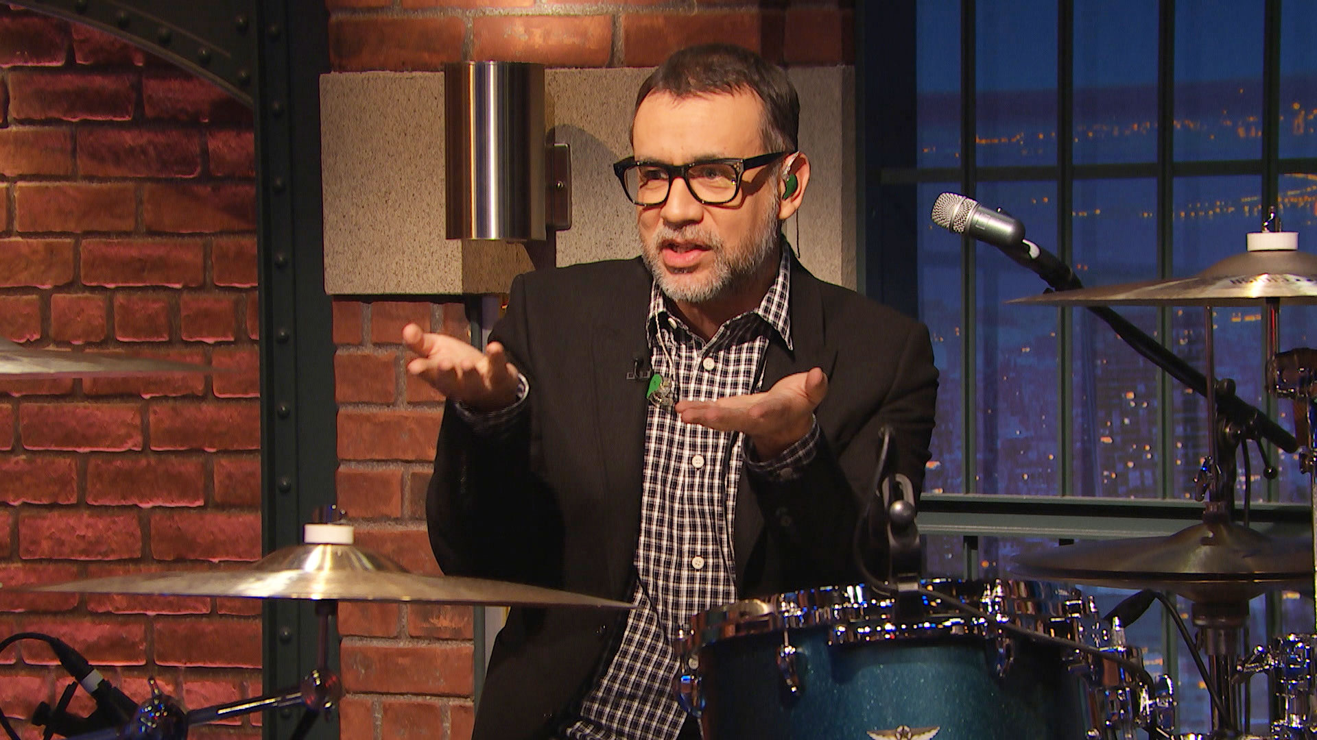 Watch Late Night with Seth Meyers Highlight: Fred Judges a Book by Its