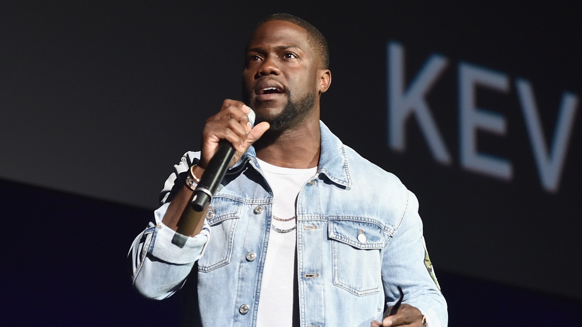 Watch Access Hollywood Interview Kevin Hart Responds To Controversy(02)
