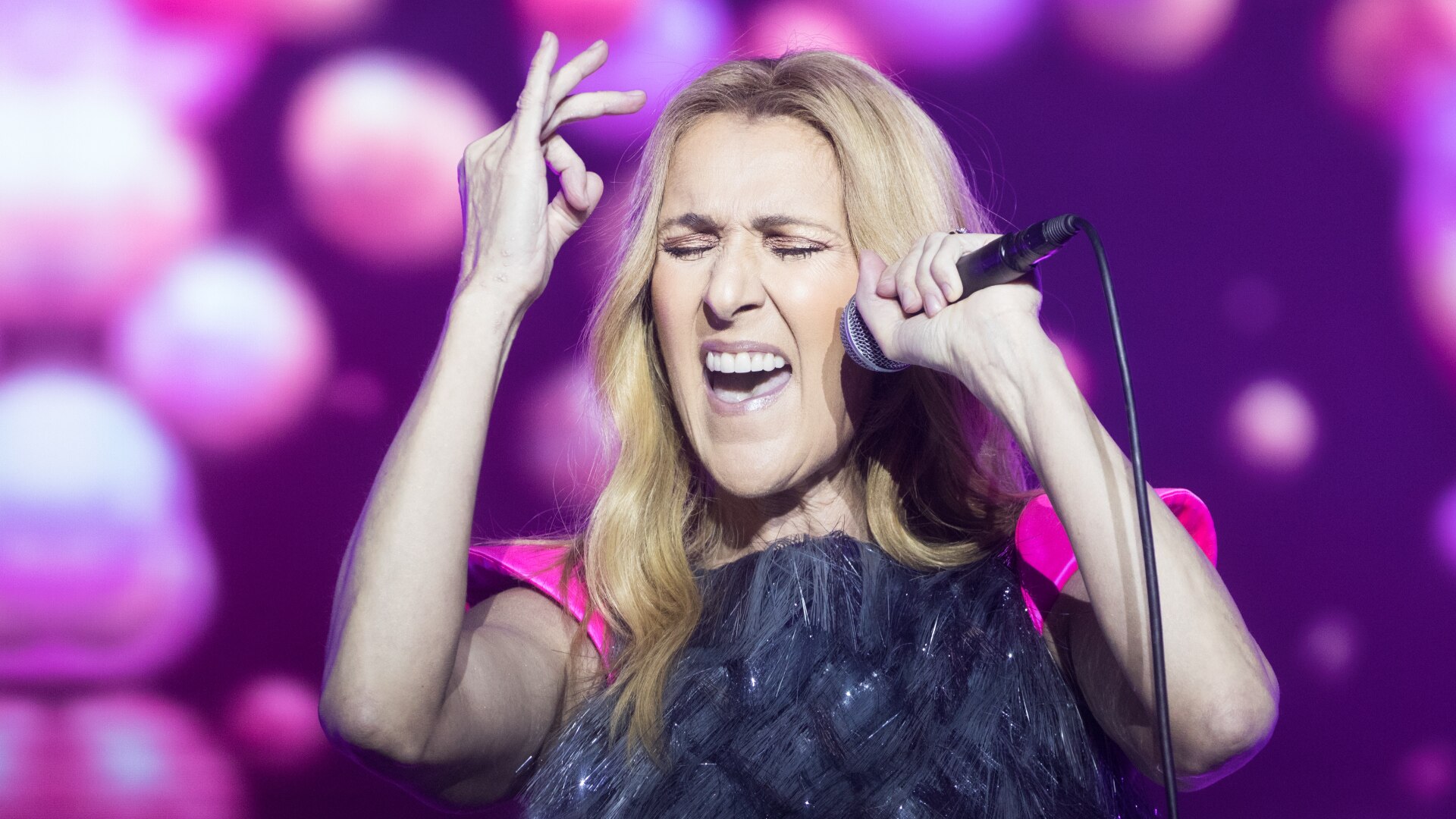 Watch Access Hollywood Interview Céline Dion Rocks Out At Lady Gaga's(02)