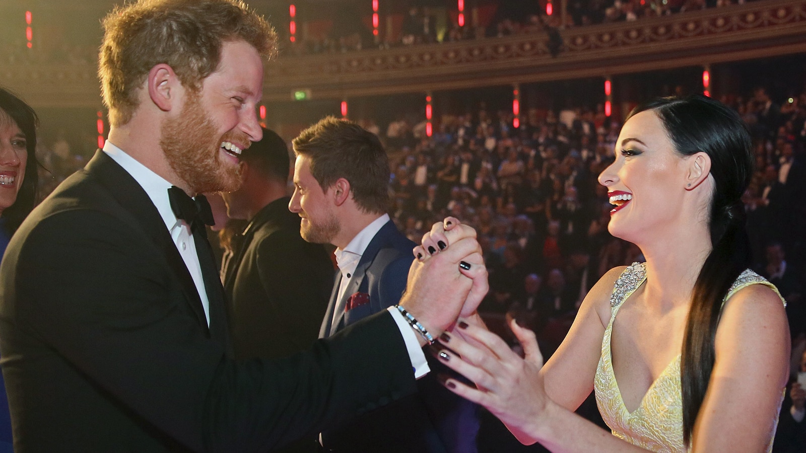 180309_3681389_Kacey_Musgraves_High_fived_Prince_Harry___Br image