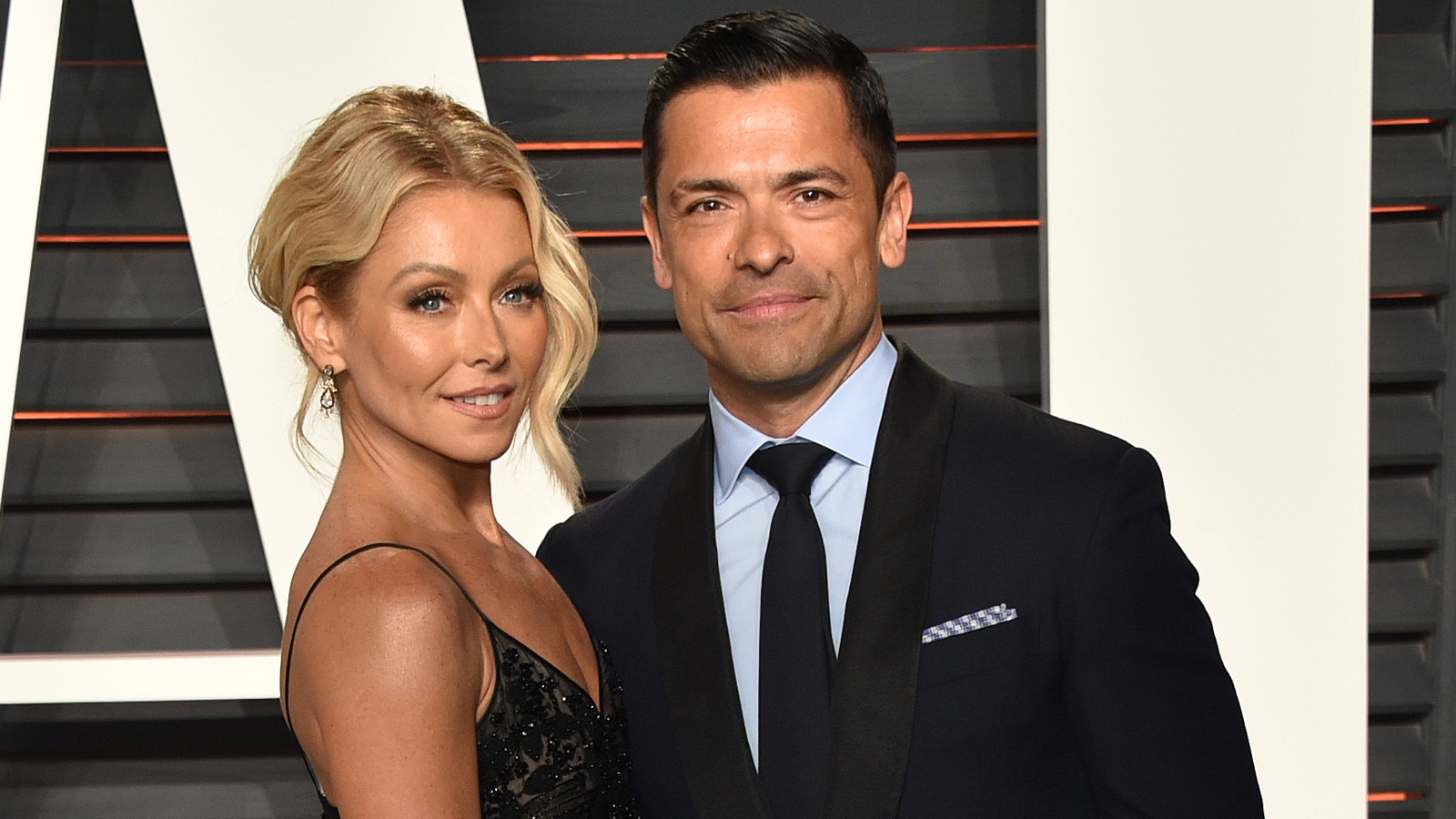 Watch Access Hollywood Interview Kelly Ripa Shows Off Her Abs During