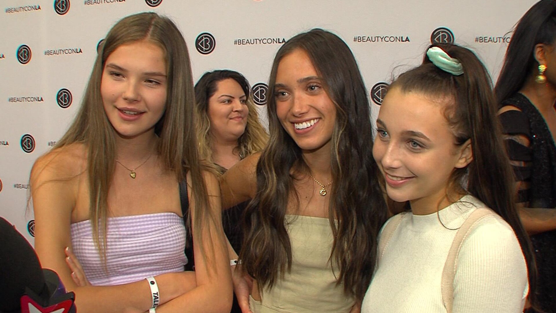 Watch Access Hollywood Interview Emma Chamberlain Ellie Thumann And Hannah Meloche Gush About 