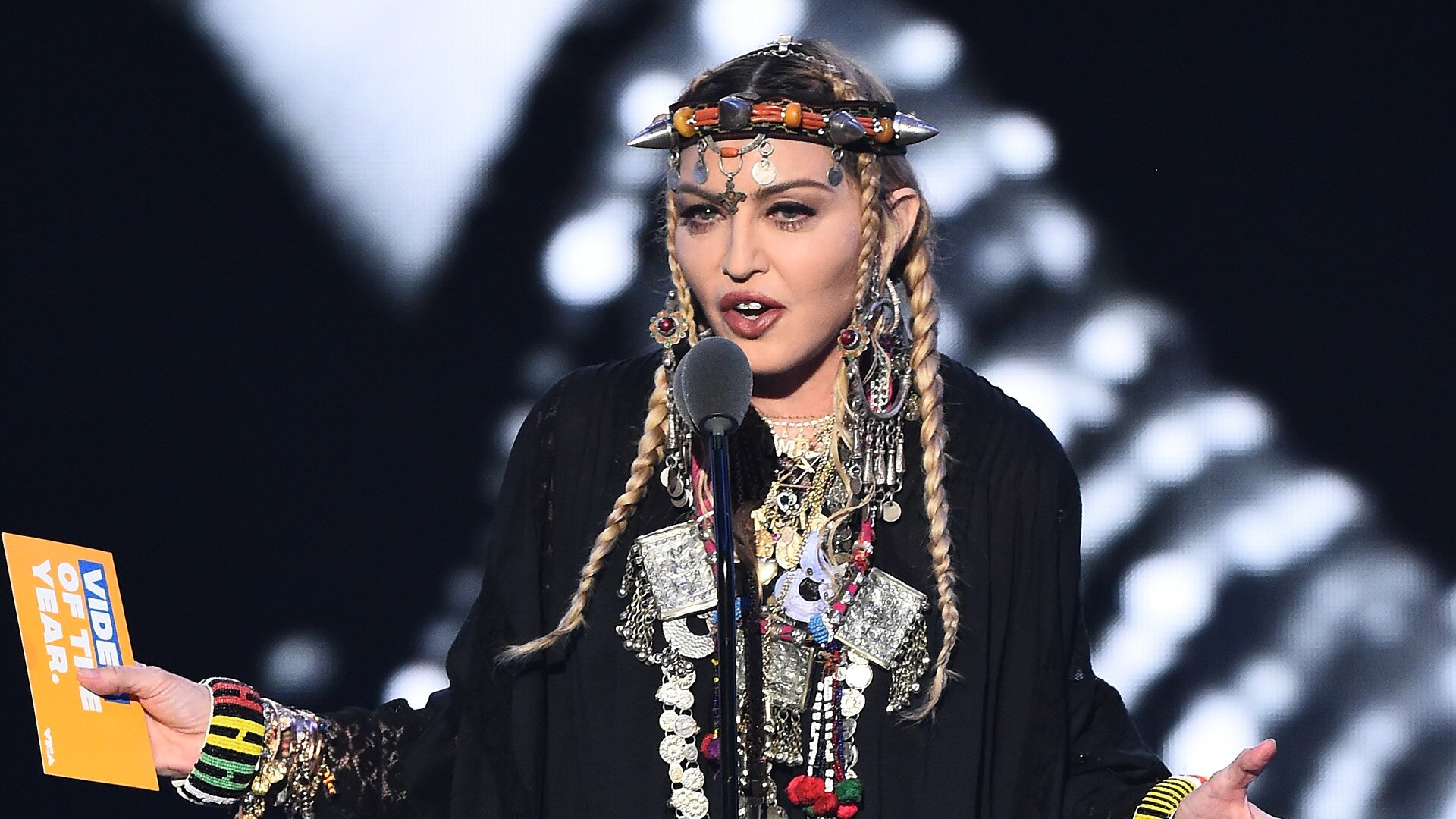 Watch Access Hollywood Interview Madonna Slammed On Twitter Over Her 2018 Mtv Vmas Aretha