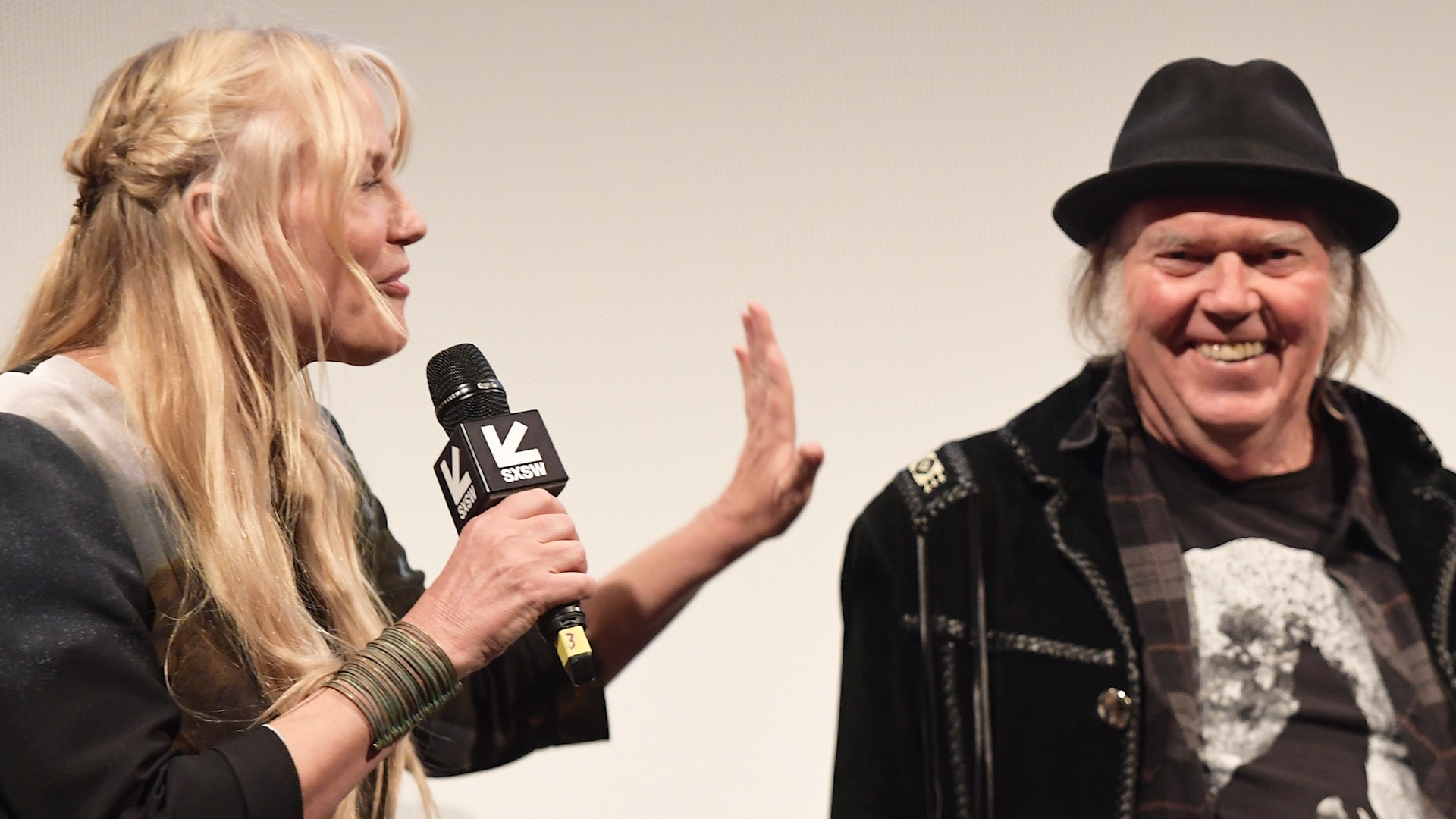 Watch Access Hollywood Interview Daryl Hannah & Neil