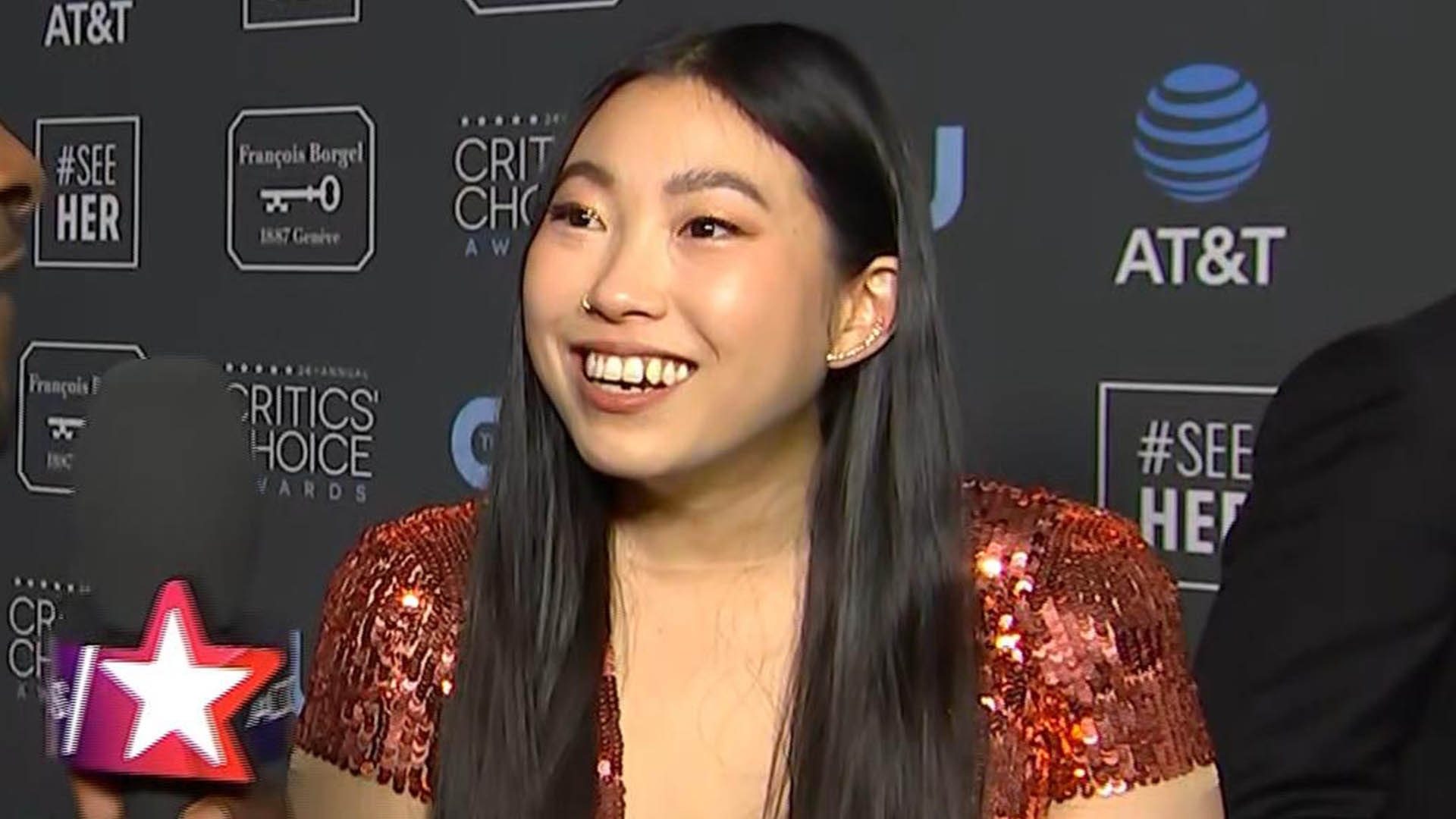 Watch Access Hollywood Interview Awkwafina Jokes About Wearing A Girdle At The 2019 Critics