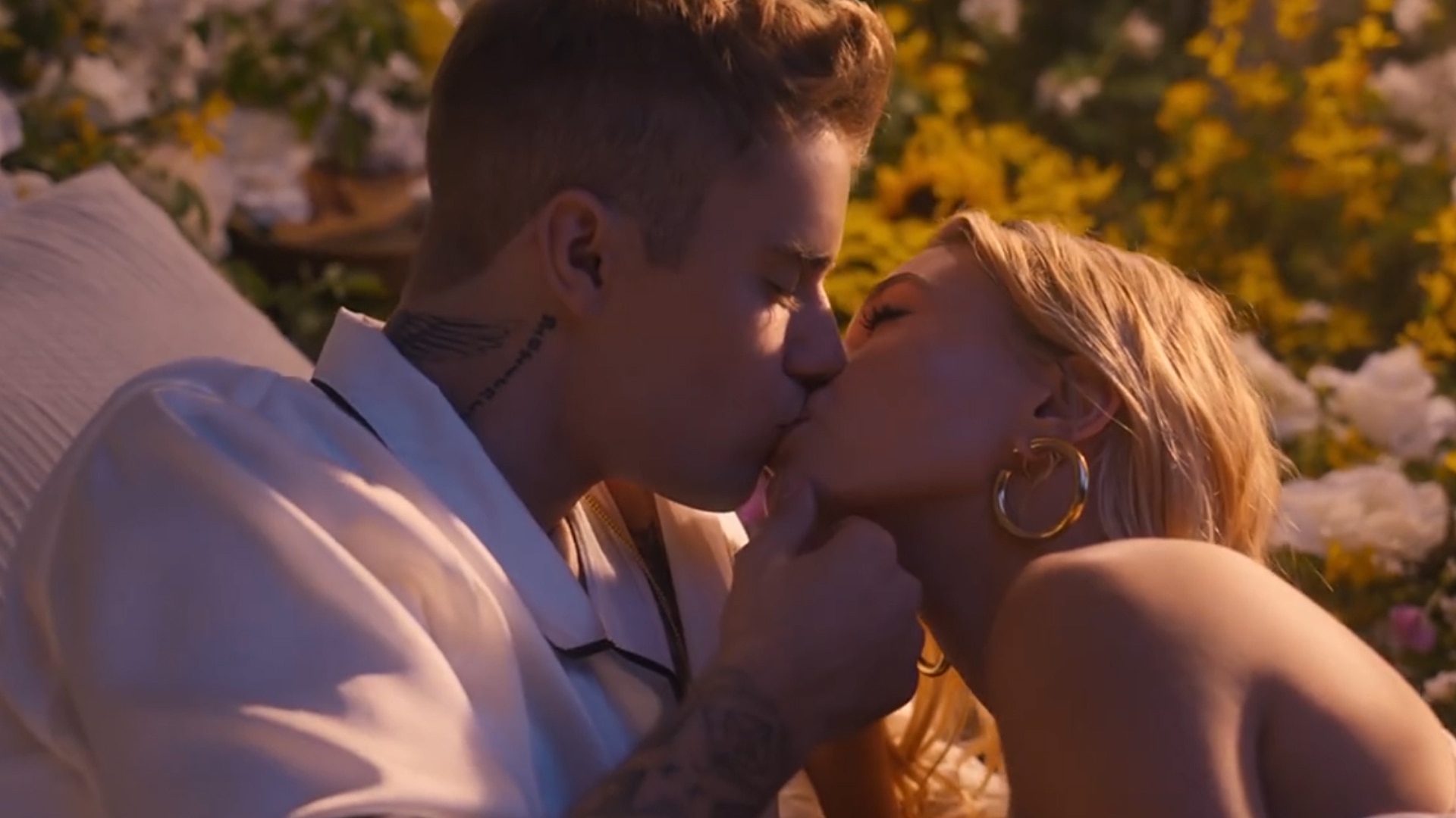 Watch Access Hollywood Interview Justin Bieber And Hailey Baldwin Put 7556