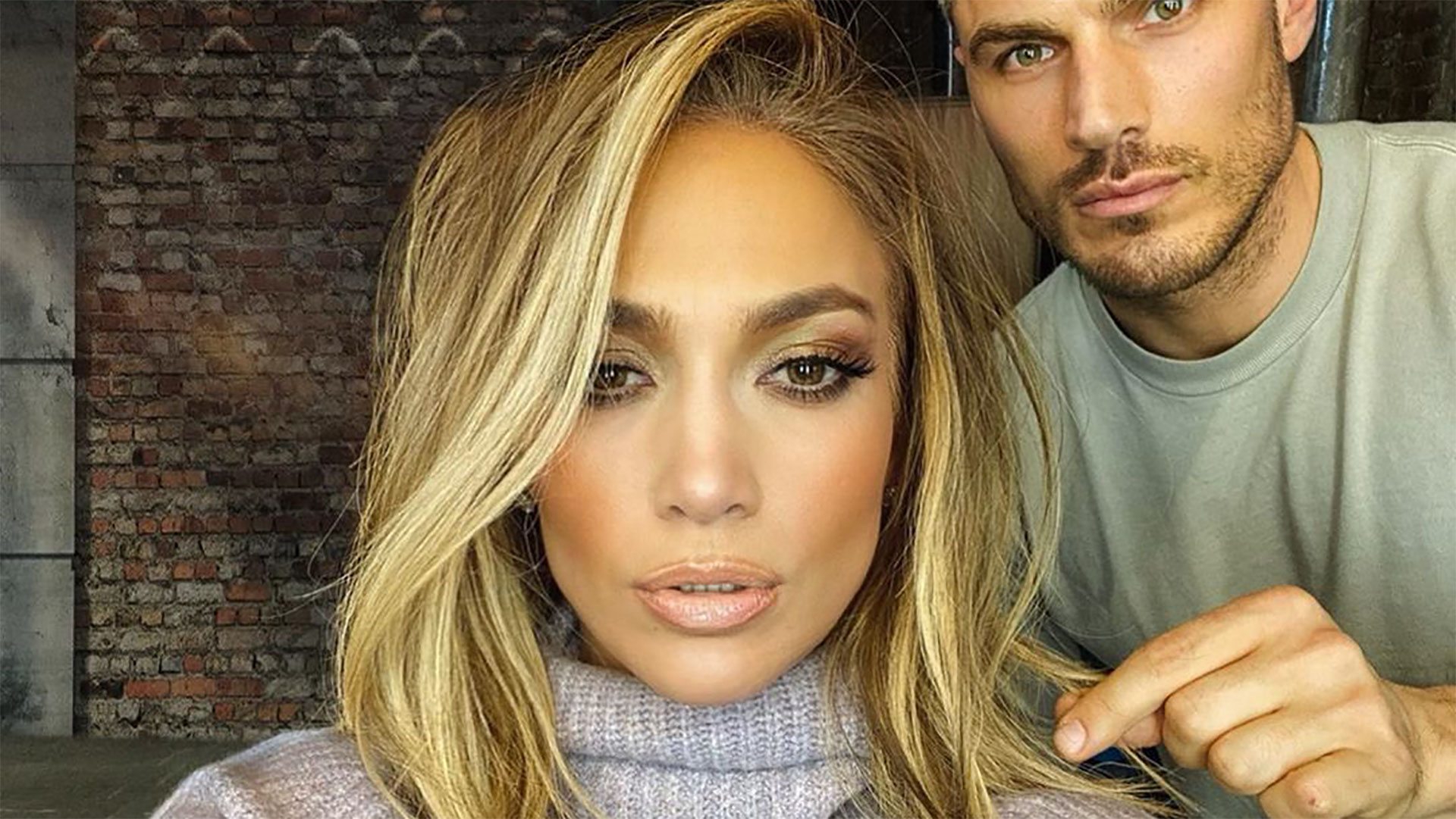 4. The Secret to JLo's Perfect Caramel Blonde Hair - wide 11