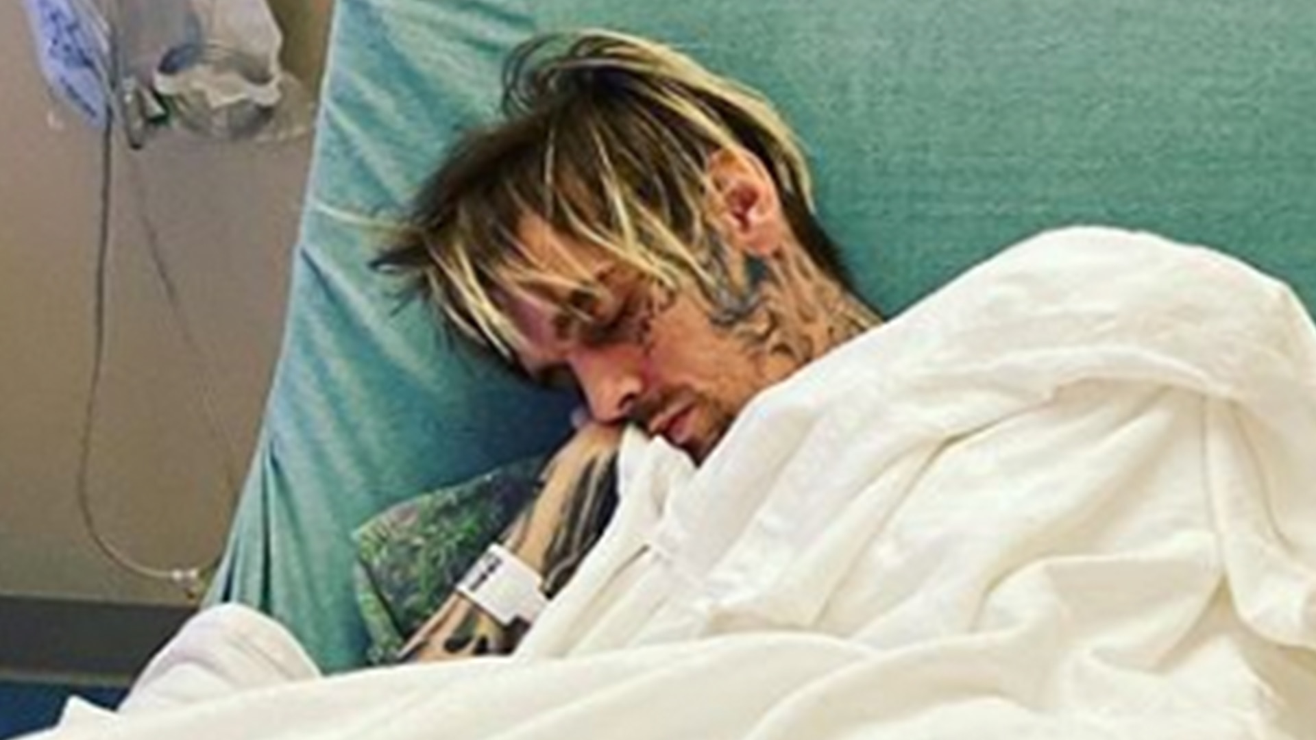 Watch Access Hollywood Interview Aaron Carter Hospitalized As Concerns For His Condition 9040