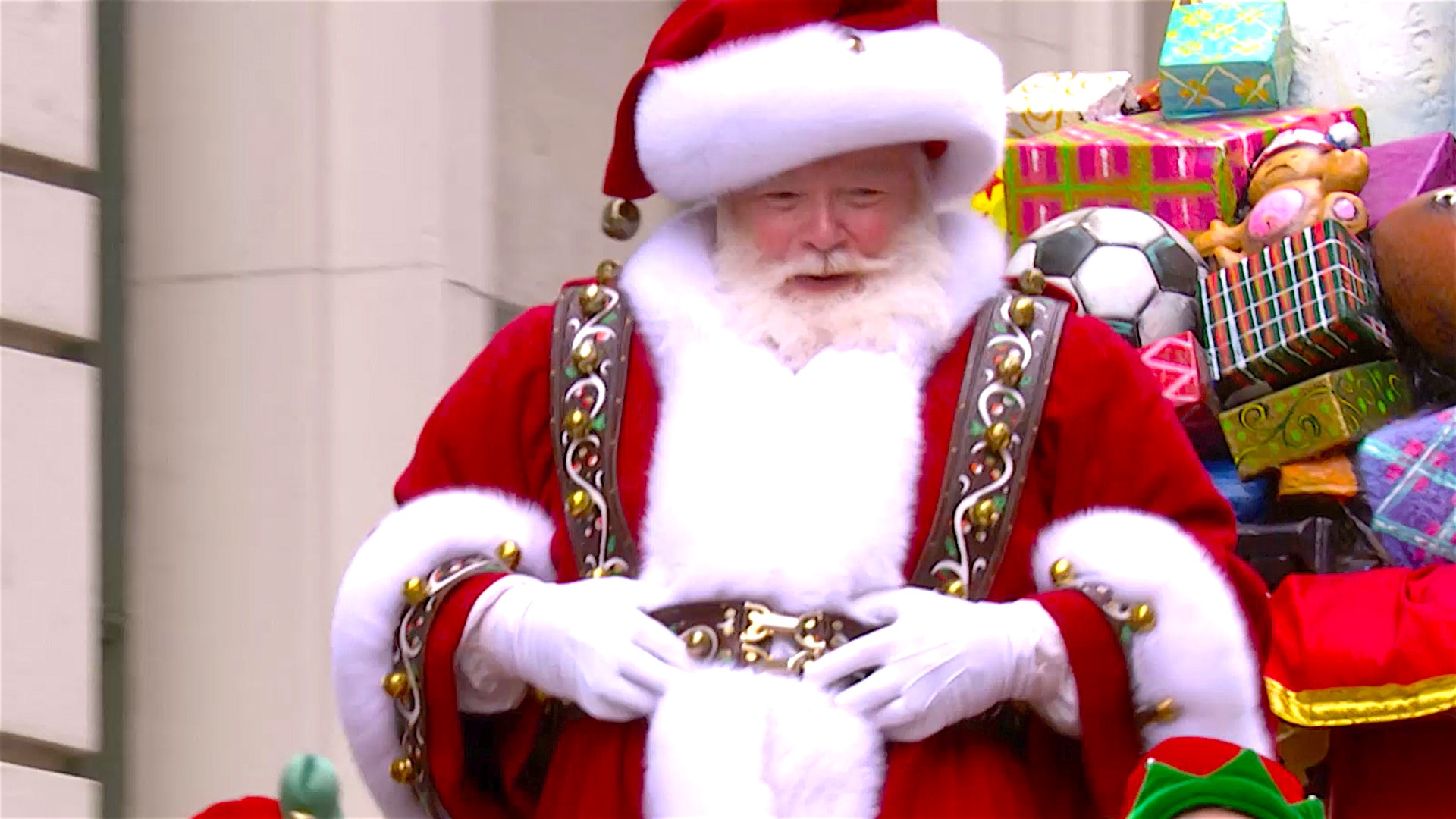 Watch Macy S Thanksgiving Day Parade Web Exclusive Santa Claus At The Macy S Thanksgiving Day Parade Nbc Com