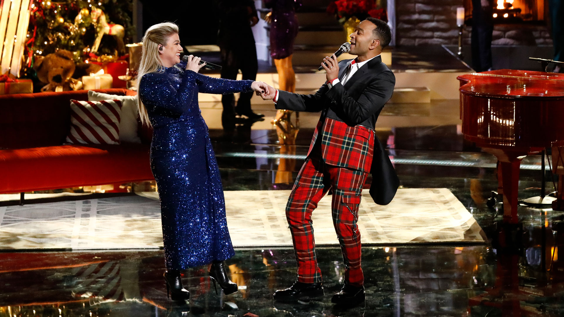 Watch The Voice Highlight John Legend and Kelly Clarkson Performance