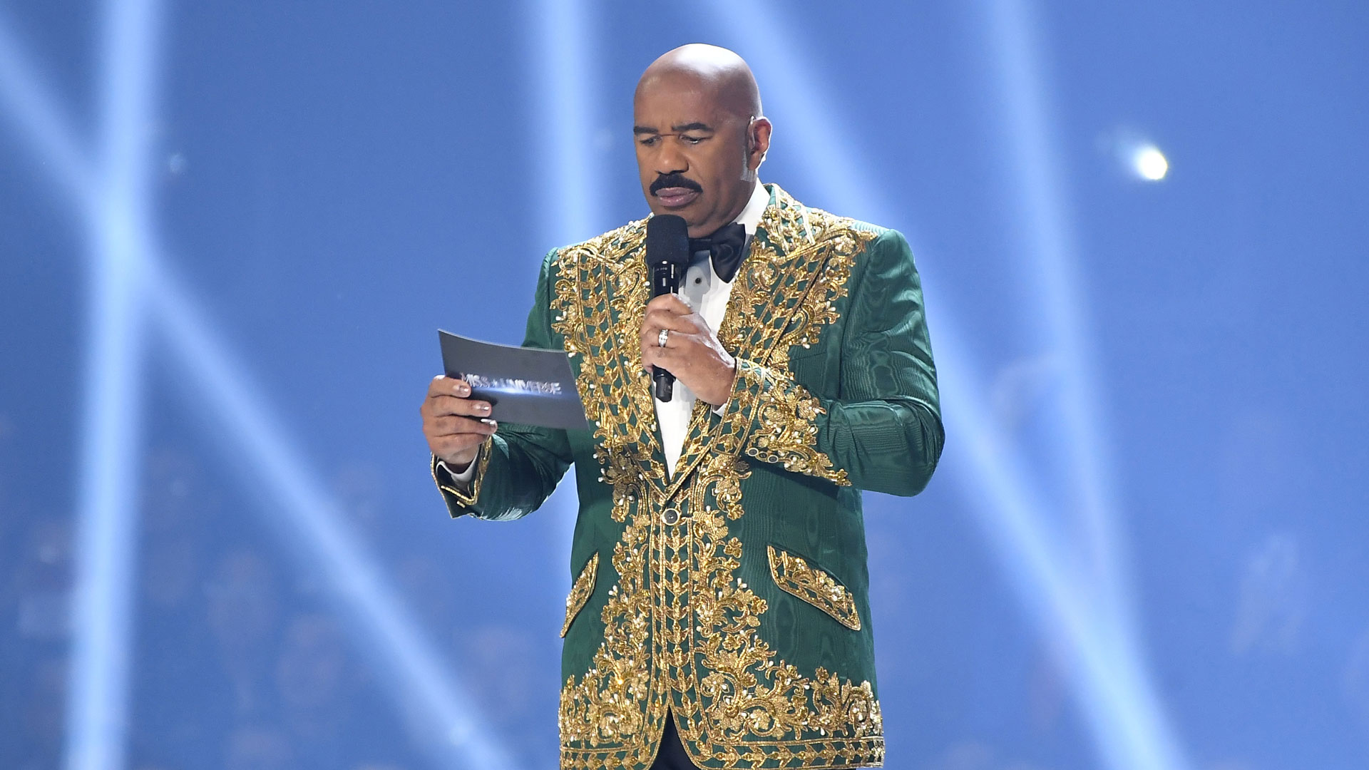 Watch Access Hollywood Interview Steve Harvey Suffers Numerous Blunders During 2019 Miss