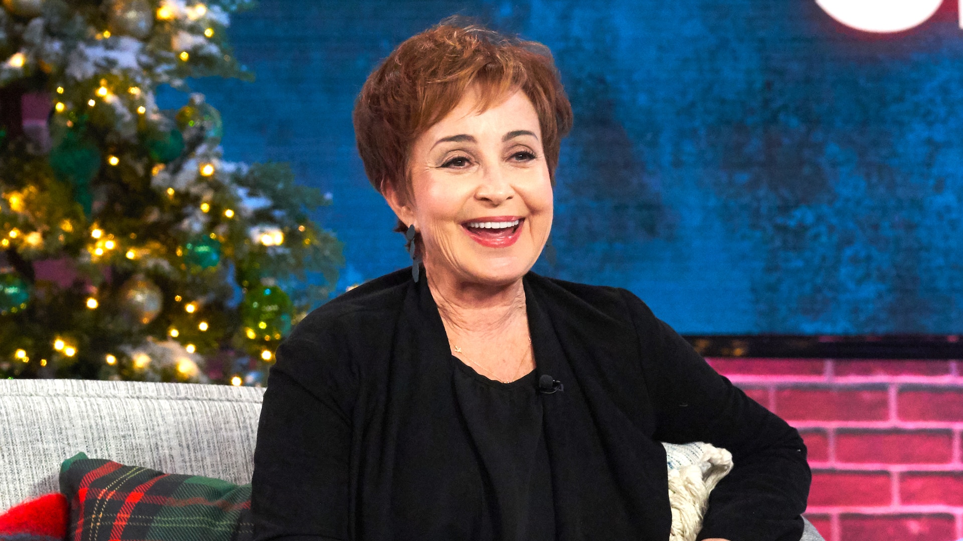 Watch The Kelly Clarkson Show Highlight Annie Potts