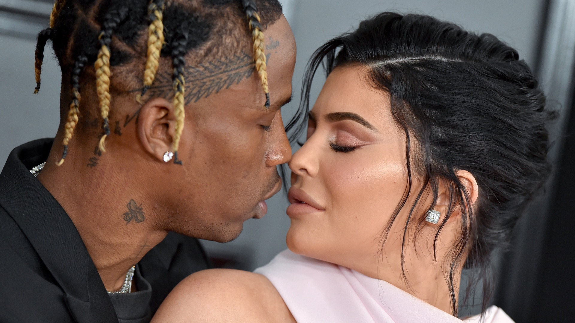 Watch Access Hollywood Interview Kylie Jenner And Travis Scott Pack On The Pda At The 2019 6528