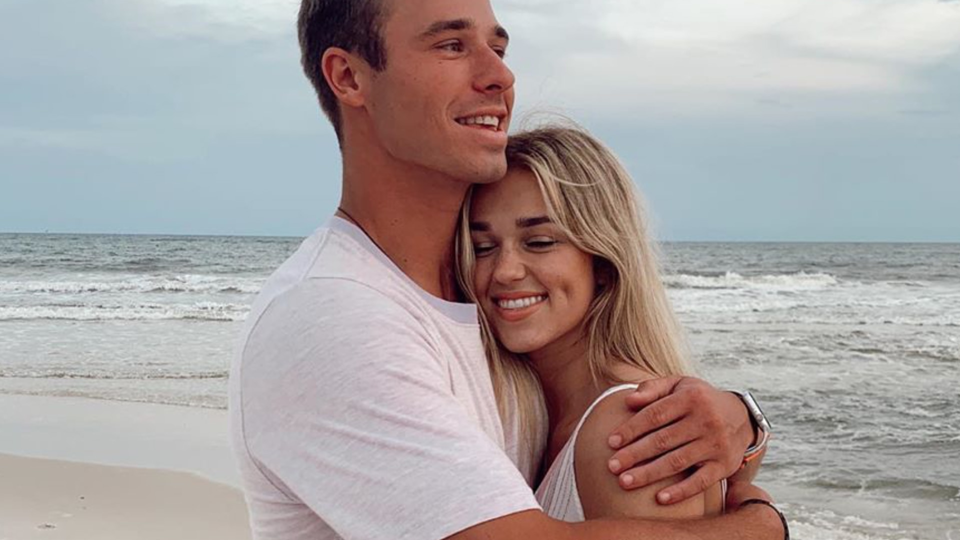 Watch Access Hollywood Interview Duck Dynasty Alum Sadie Robertson Is Engaged At 21 See The 8757