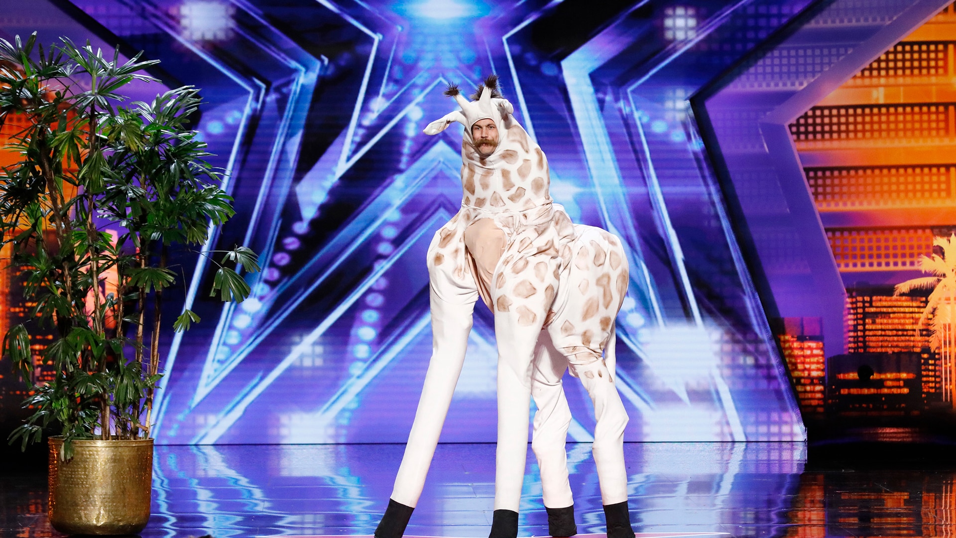 Watch America's Got Talent Highlight: Sethward the Giraffe: AGT