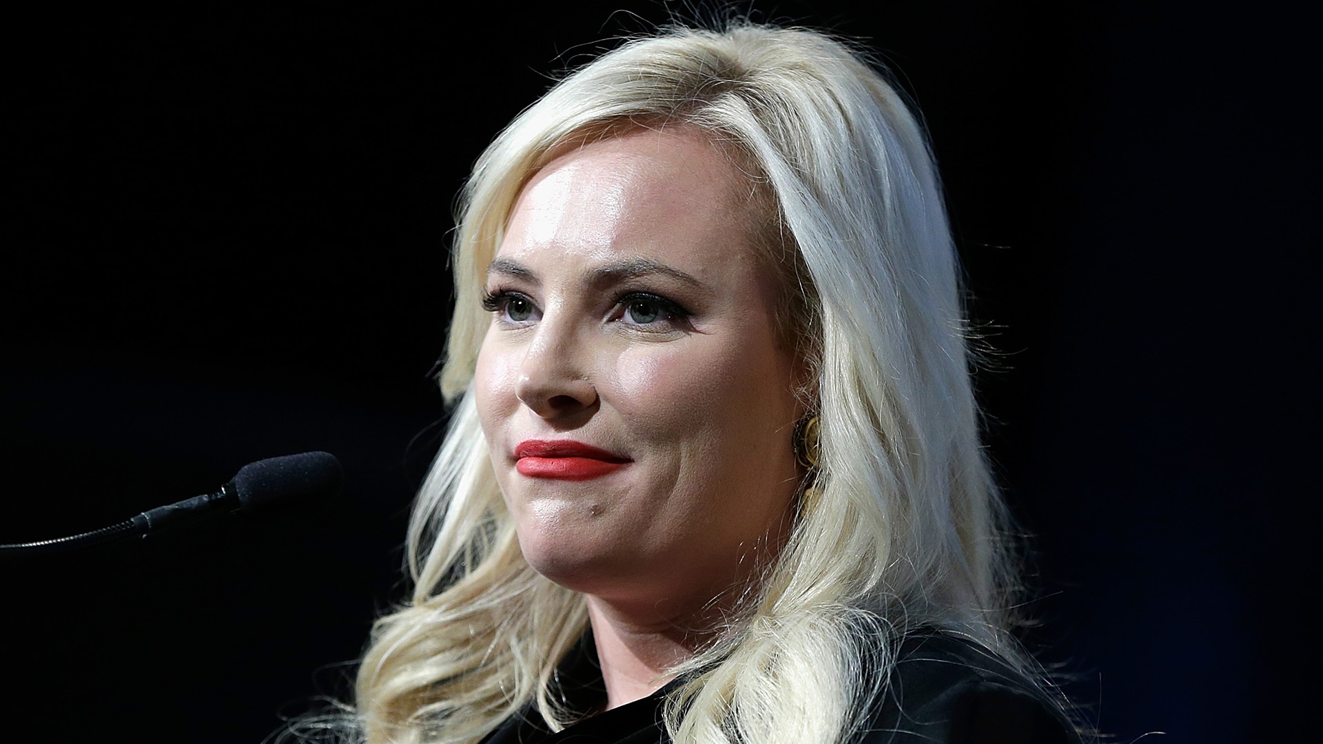 Watch Access Hollywood Interview Meghan McCain Slams 'S***ty' Headline(02)