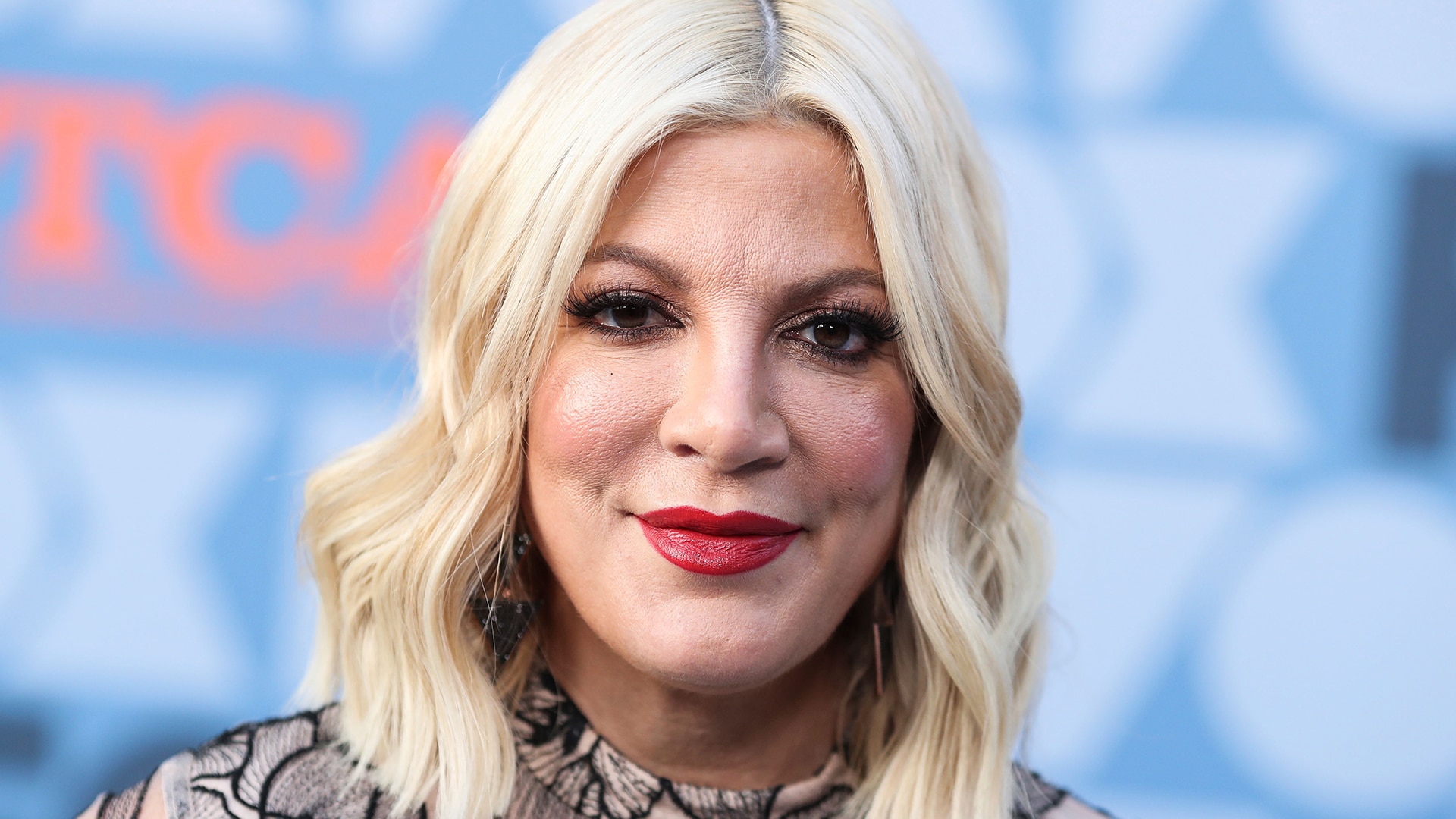 Watch Access Hollywood Interview: Tori Spelling Sets The Record