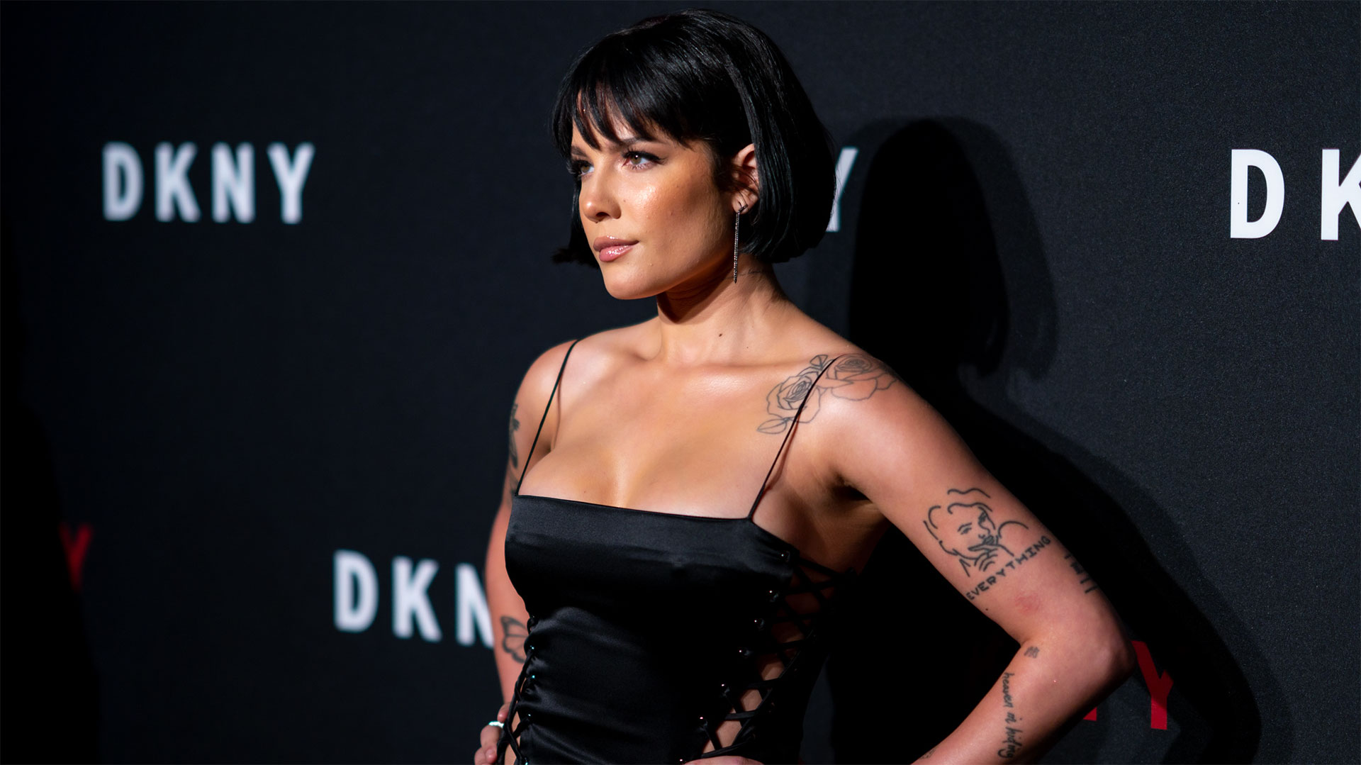 Watch Access Hollywood Interview Halsey Shows Off A Lot Of Leg (And