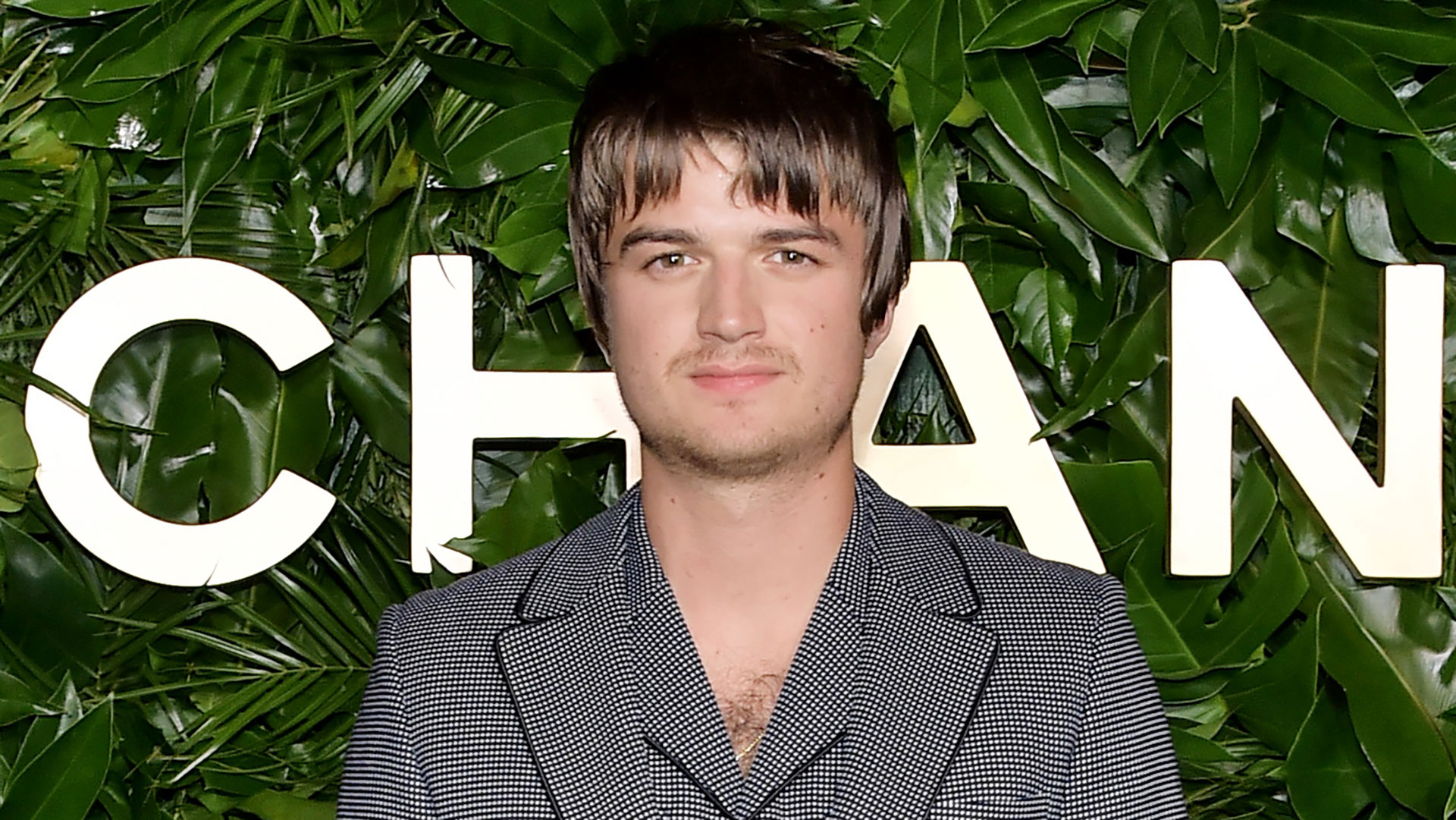 Watch Access Hollywood Interview: Joe Keery Doesn’t Look Like 'Stranger