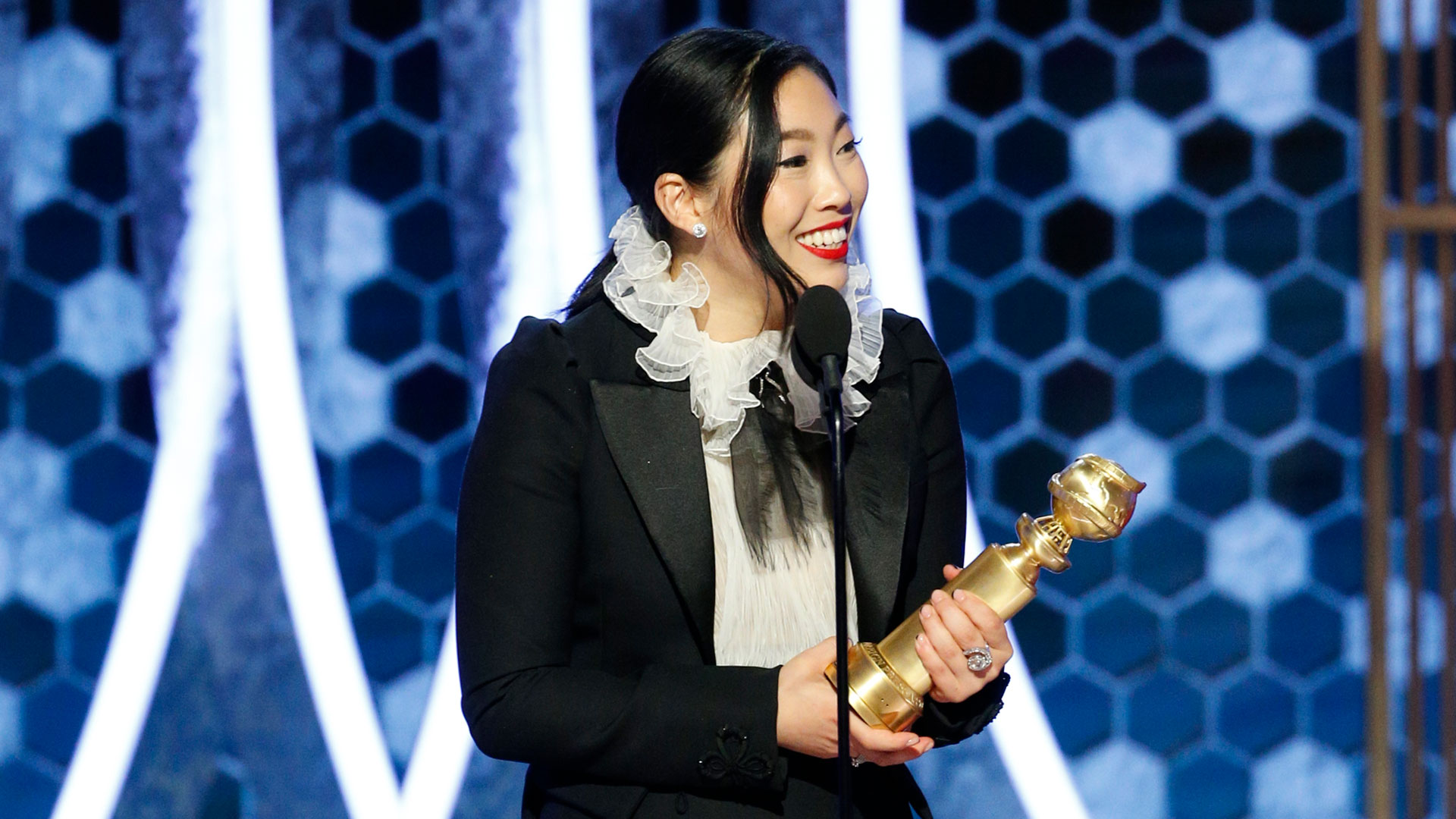 Watch The Golden Globe Awards Highlight Awkwafina Wins Best Actress in
