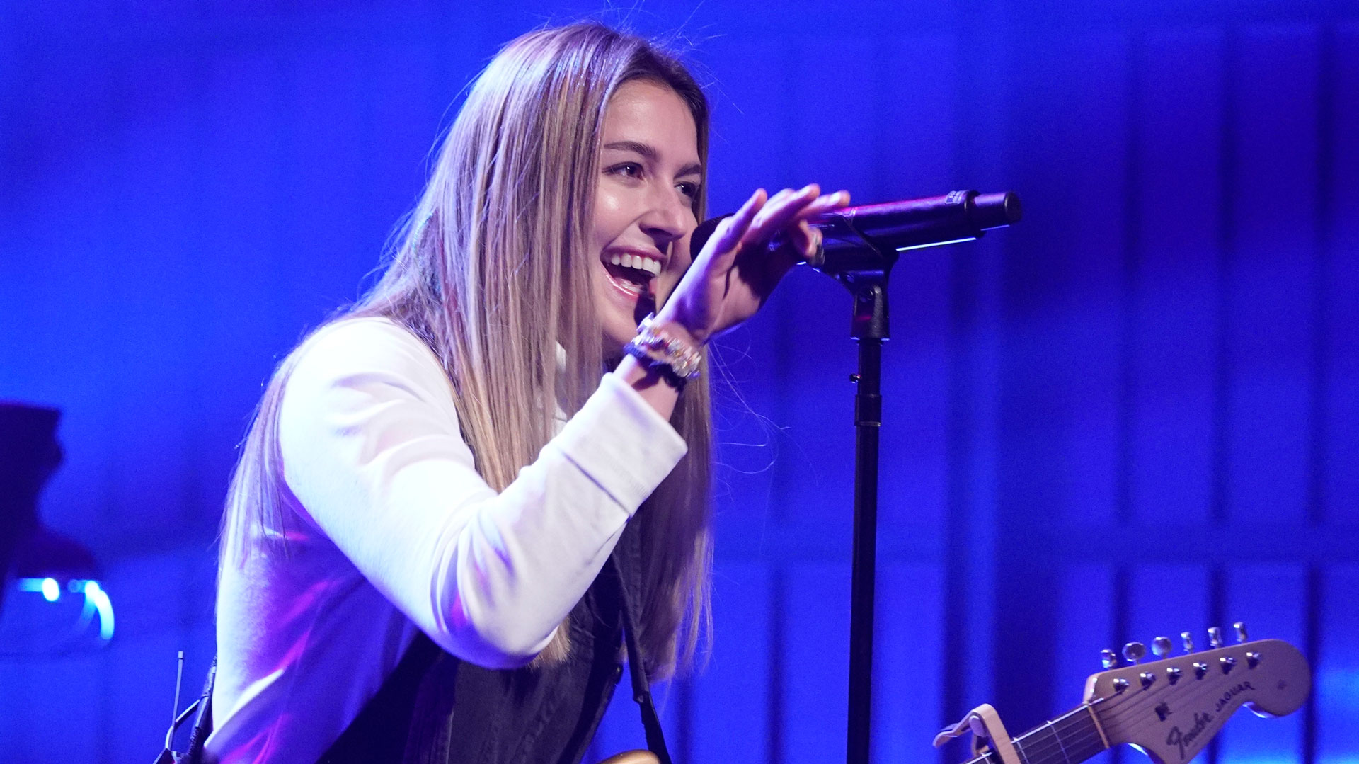 Watch Late Night With Seth Meyers Highlight Chelsea Cutler Sad Tonight Nbc Com