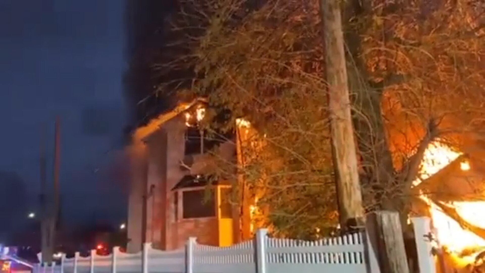 Watch Noticias Telemundo En La Noche Highlight: Una explosión de gas en