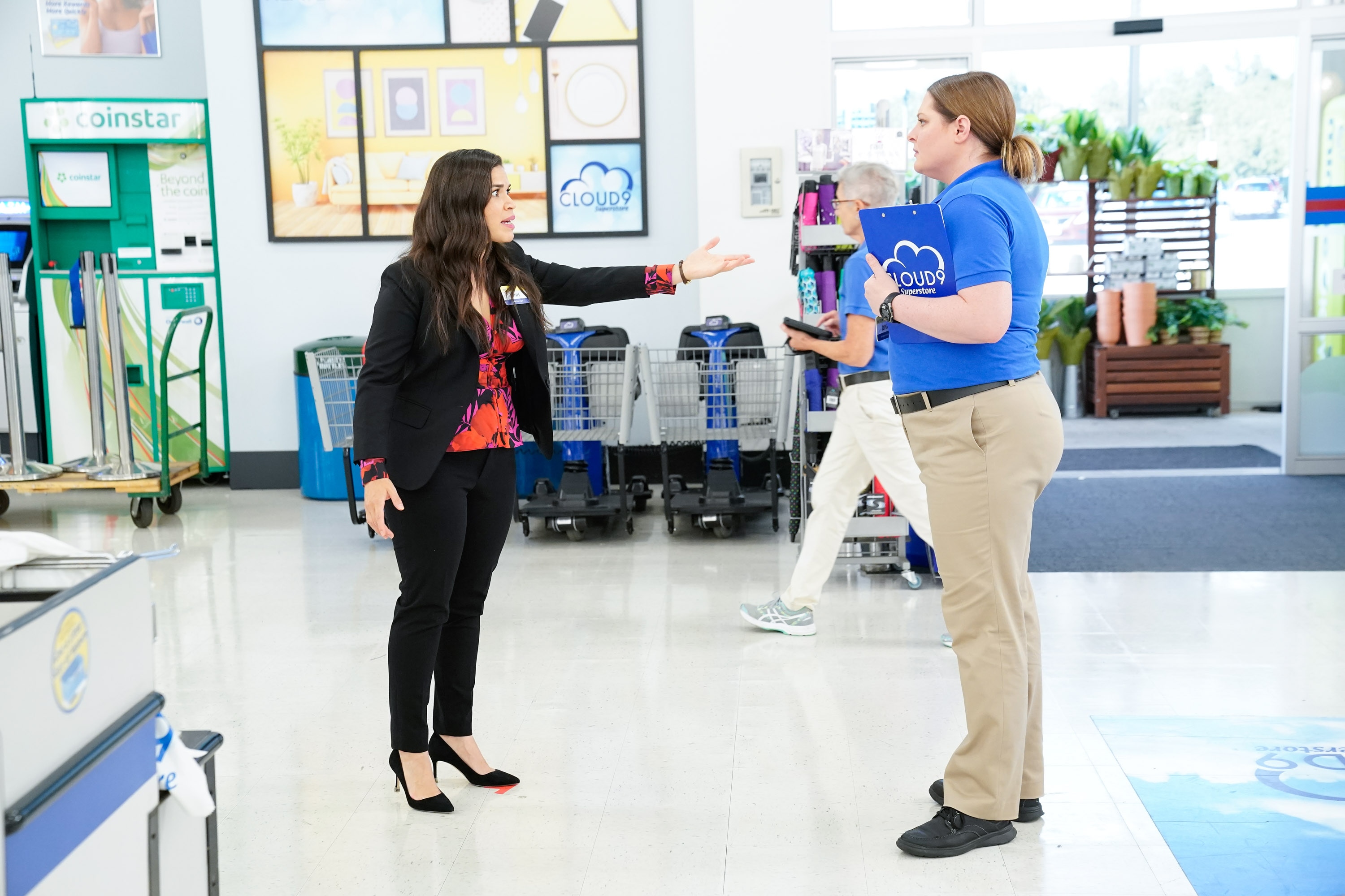 Superstore Essential Photo 4486417