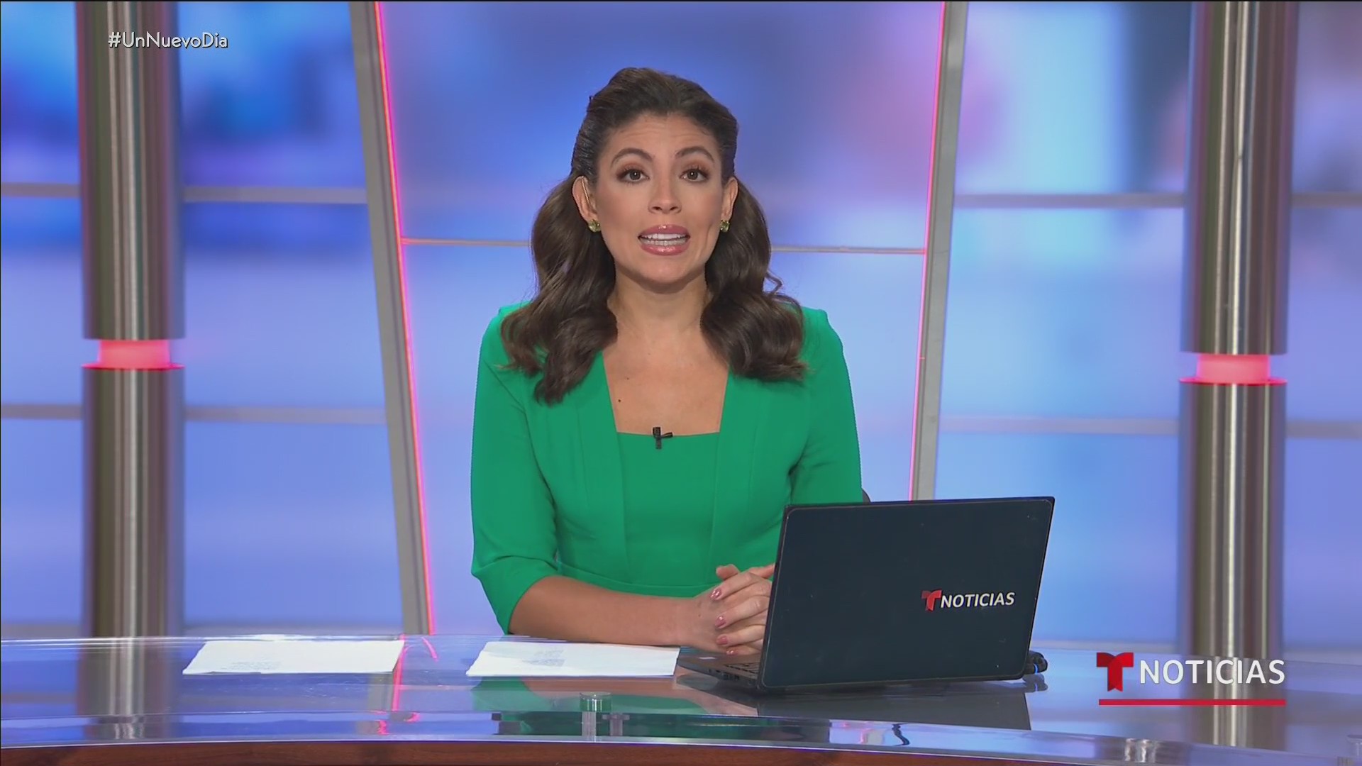 Watch Noticias Telemundo Highlight: Las Noticias de la mañana, lunes 9