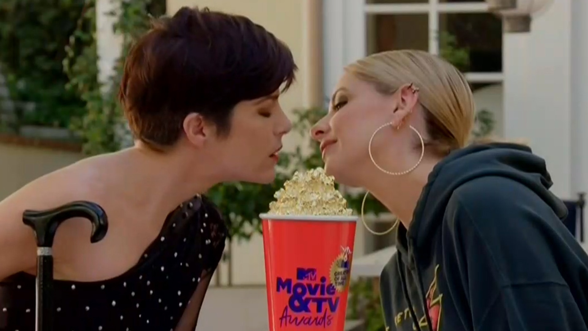 Watch Access Hollywood Interview: Sarah Michelle Gellar & Selma Blair