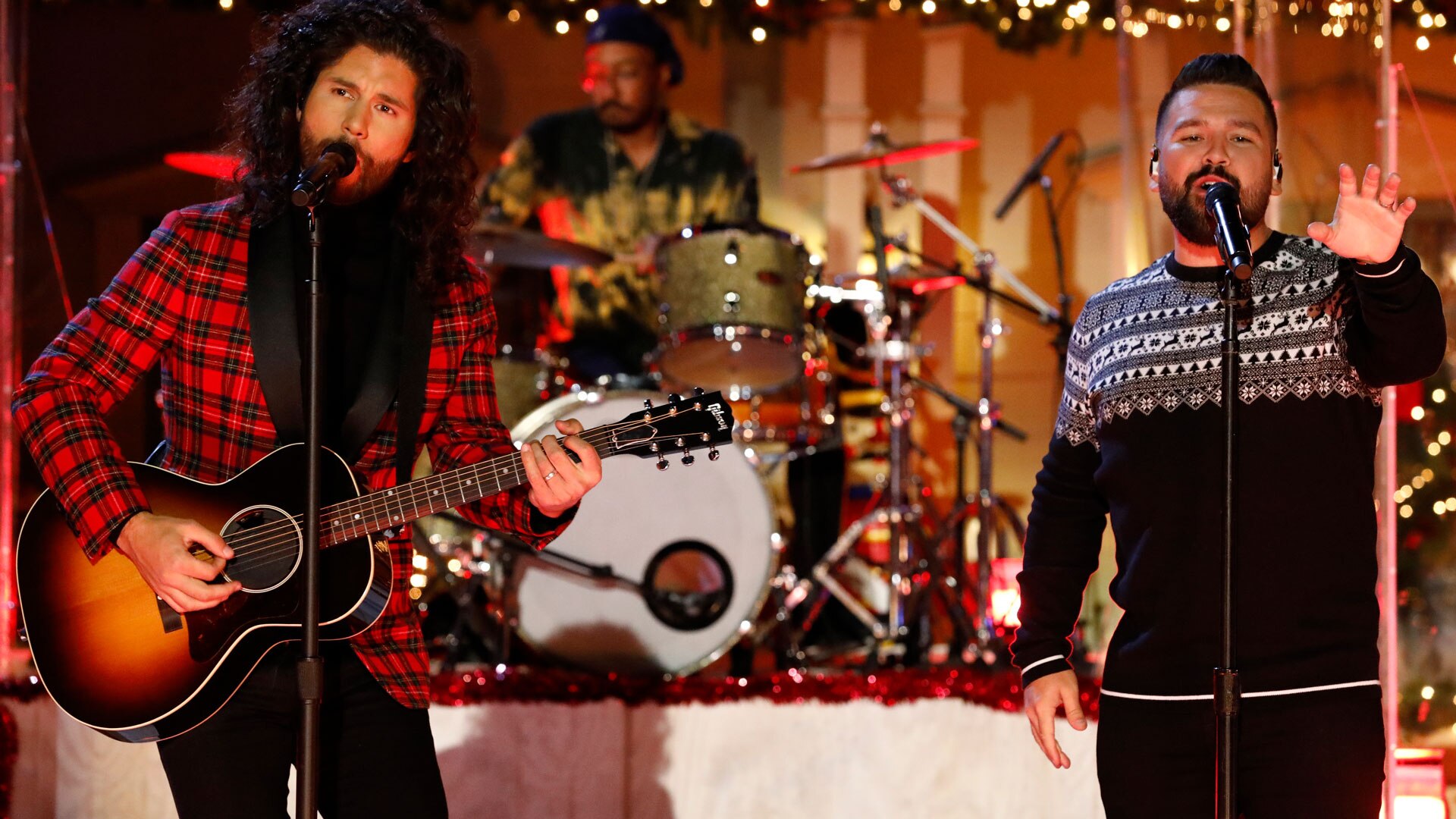 Watch The Voice Highlight Dan + Shay Deliver the Holiday Spirit with