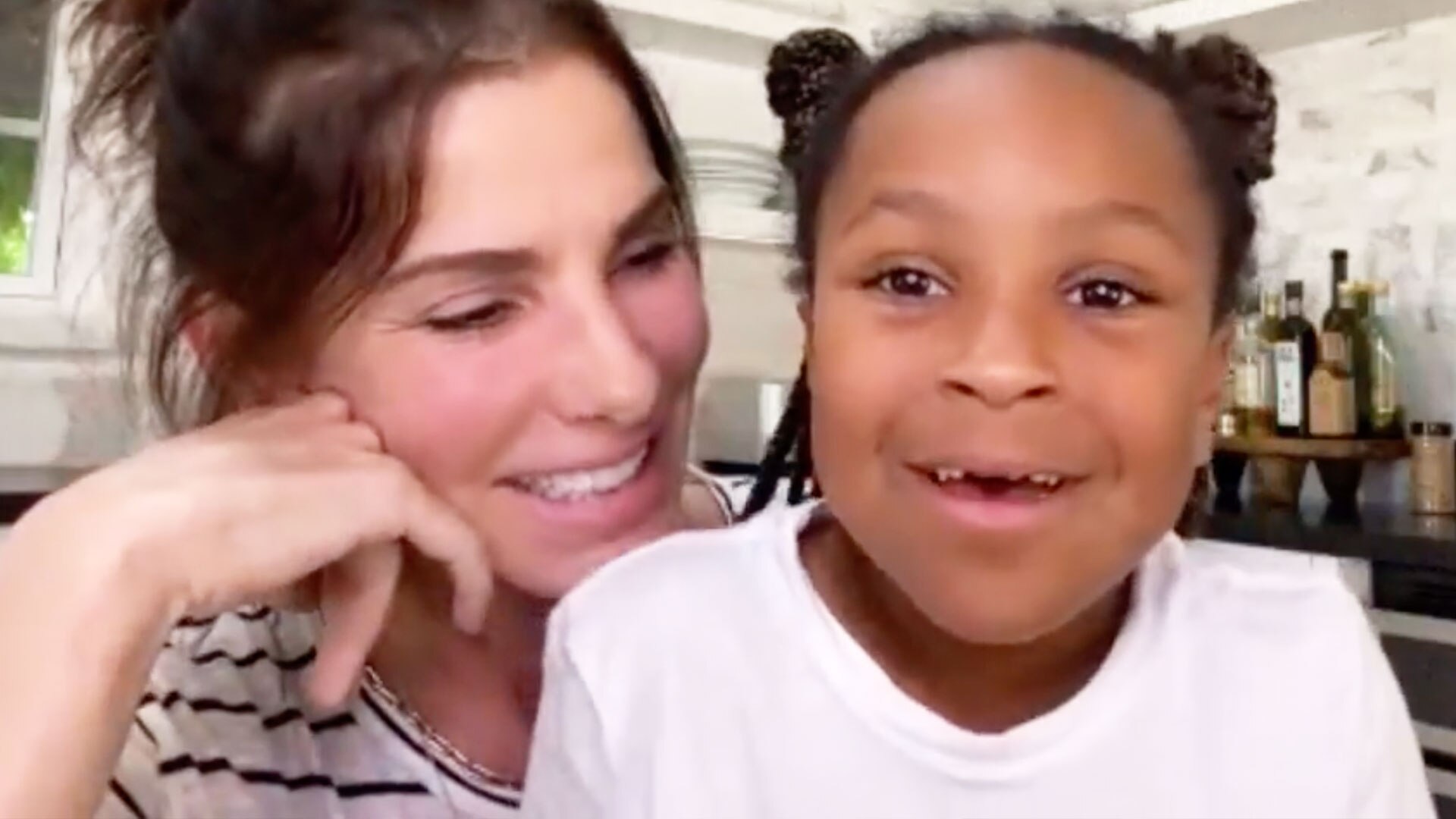 Watch Access Hollywood Interview Sandra Bullock And Daughter Laila Honor Nurse In Rare Video 1511