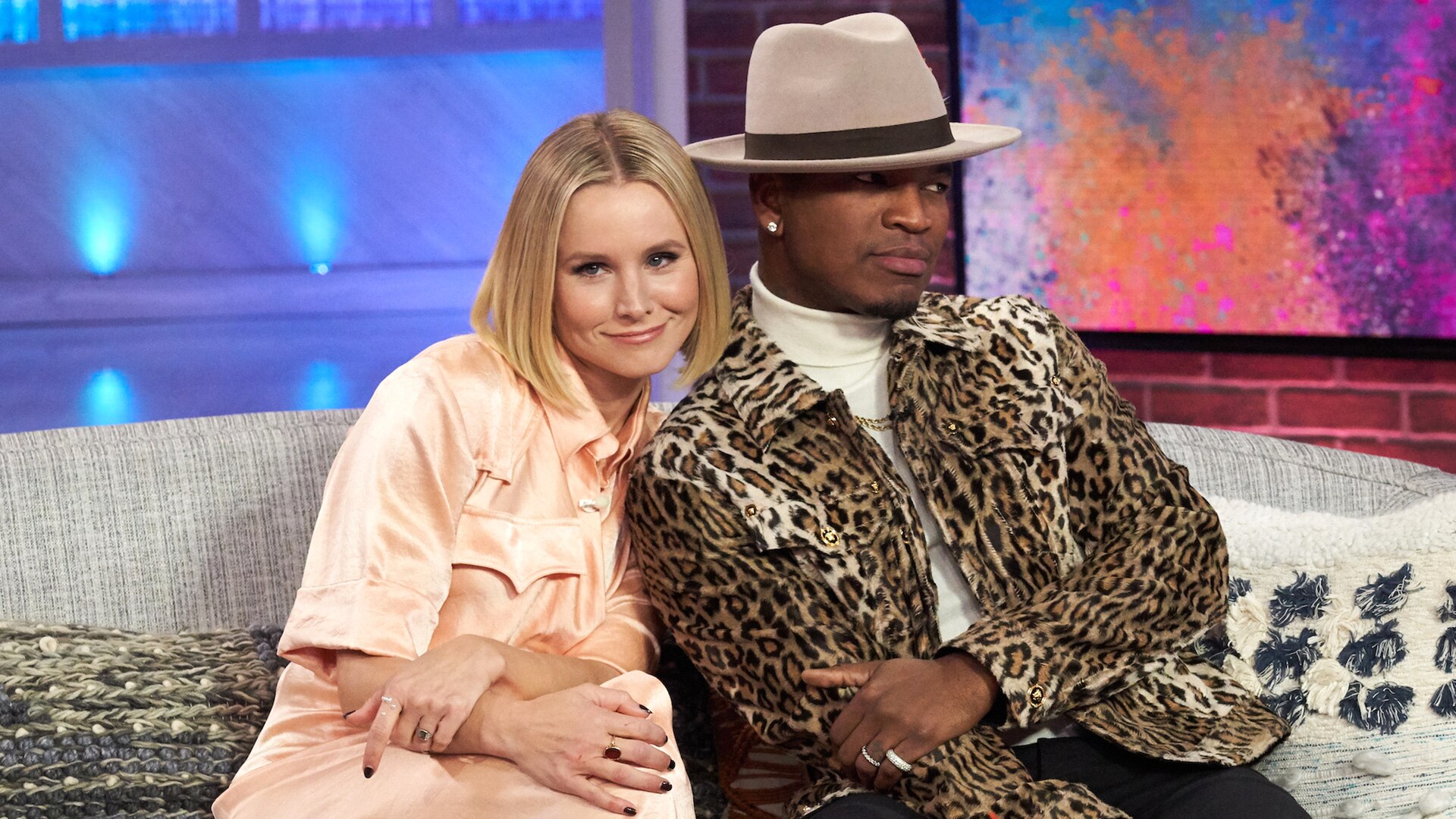 Watch The Kelly Clarkson Show Episode: Kristen Bell, NE-YO ...