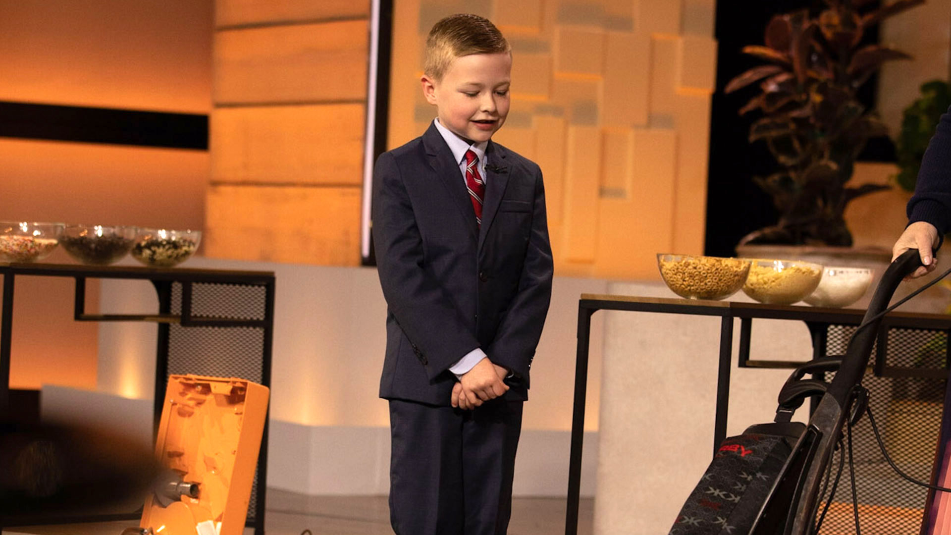 Little Big Shots Nbc Com The program, based on the american format of the same name, will be hosted by shane jacobson and feature performances and talents of children aged 3 to 13 years old. little big shots nbc com