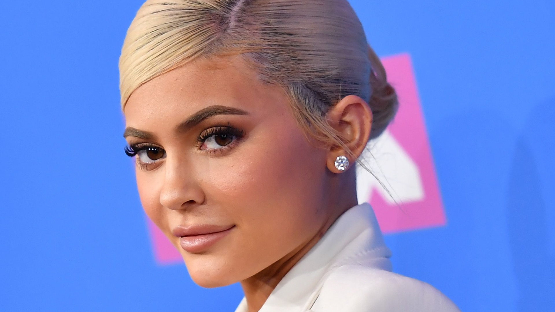 Watch Access Hollywood Interview Kylie Jenner Slams Forbes Claim That Shes No Longer A 9235