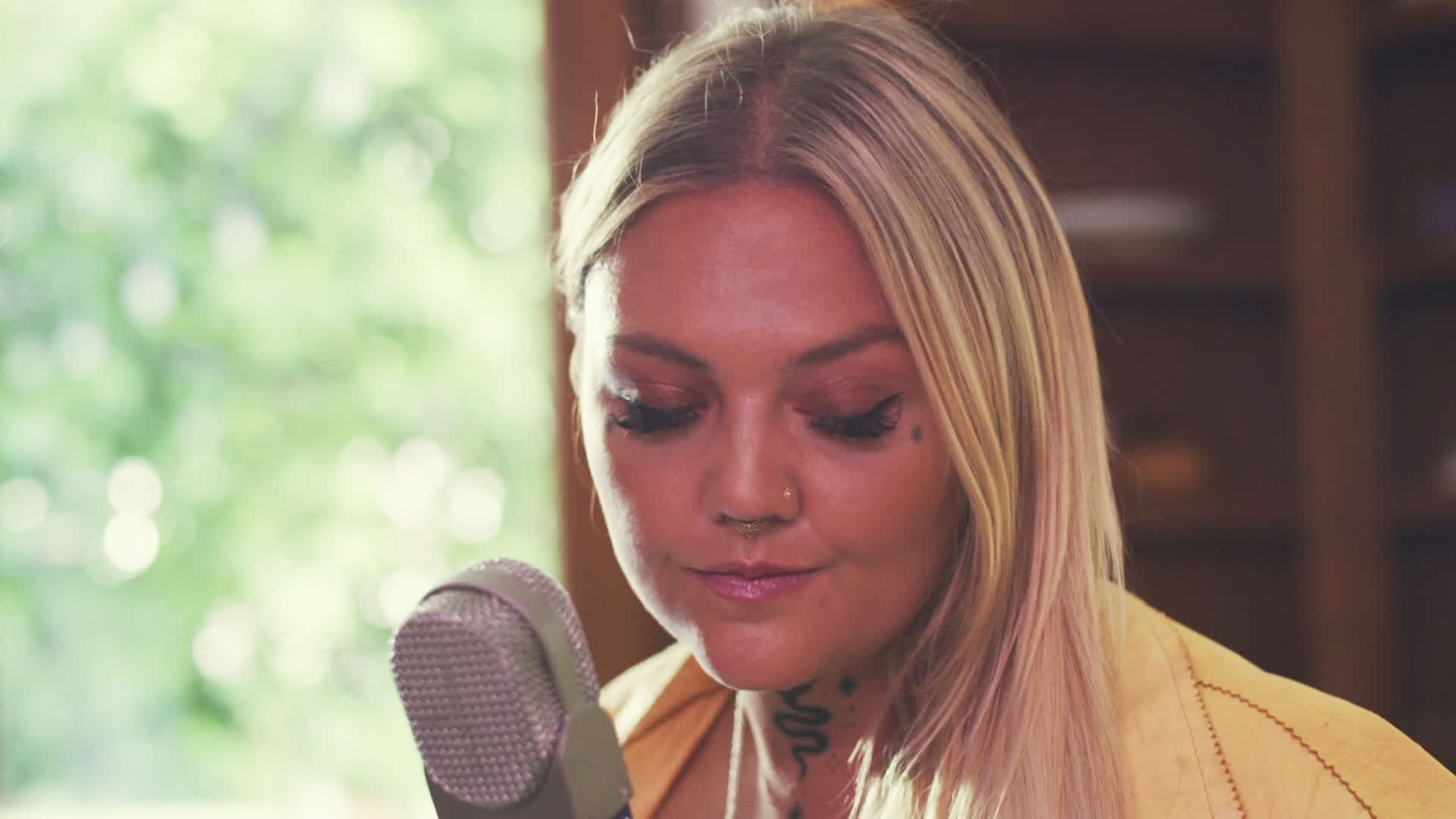 Watch Late Night with Seth Meyers Highlight Elle King The Let Go