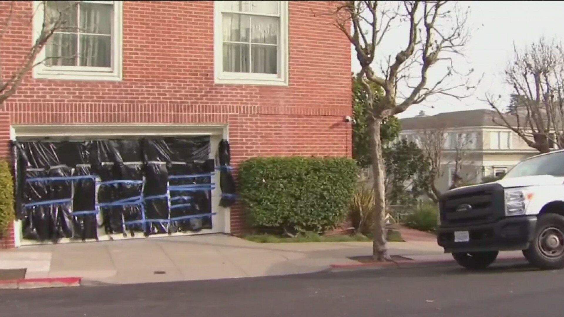 Watch Noticias Telemundo Highlight: Vandalizan la residencia de la