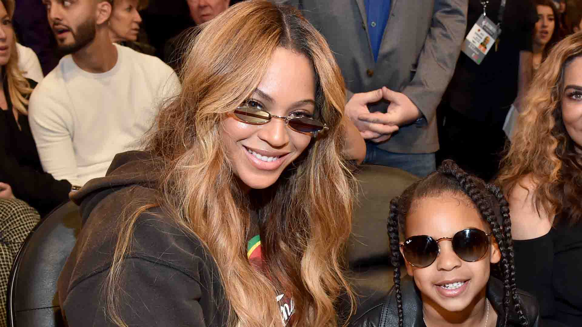 Beyonce's Daughter Blue Ivy's Hair Pulled by Fan During Concert - wide 7