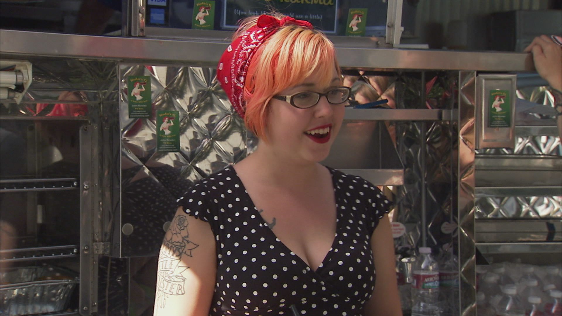 Watch How Do I Look? Episode: Holly Would if Holly Could - NBC.com