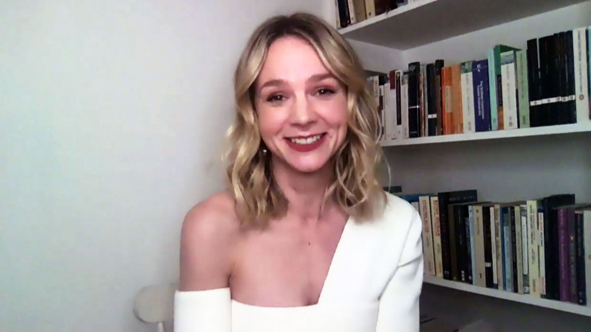 Watch Late Night with Seth Meyers Episode: Carey Mulligan, Leslie Jordan, Neil Gaiman - NBC.com