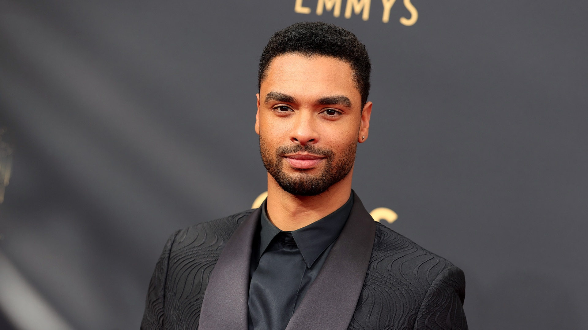 Watch Access Hollywood Highlight 'Bridgerton' Star RegéJean Page Show(01)