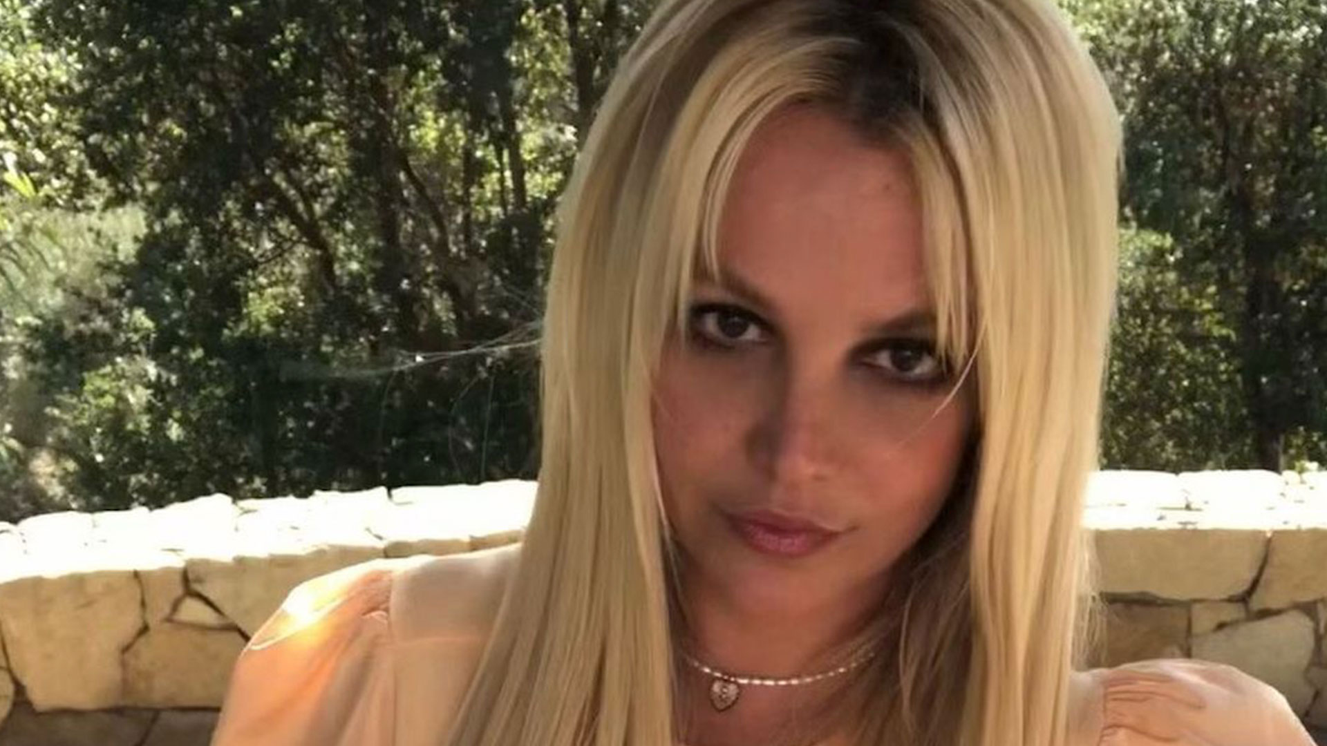Watch Access Hollywood Highlight Britney Spears Shows Off Posh British Accent While Reacting To