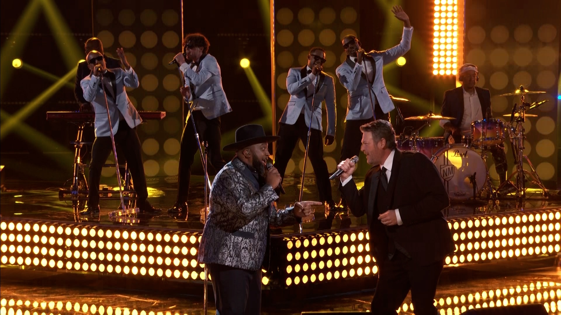 Watch The Voice Highlight Coach Blake Shelton Duets With Paris Winningham On Love Train Nbc 