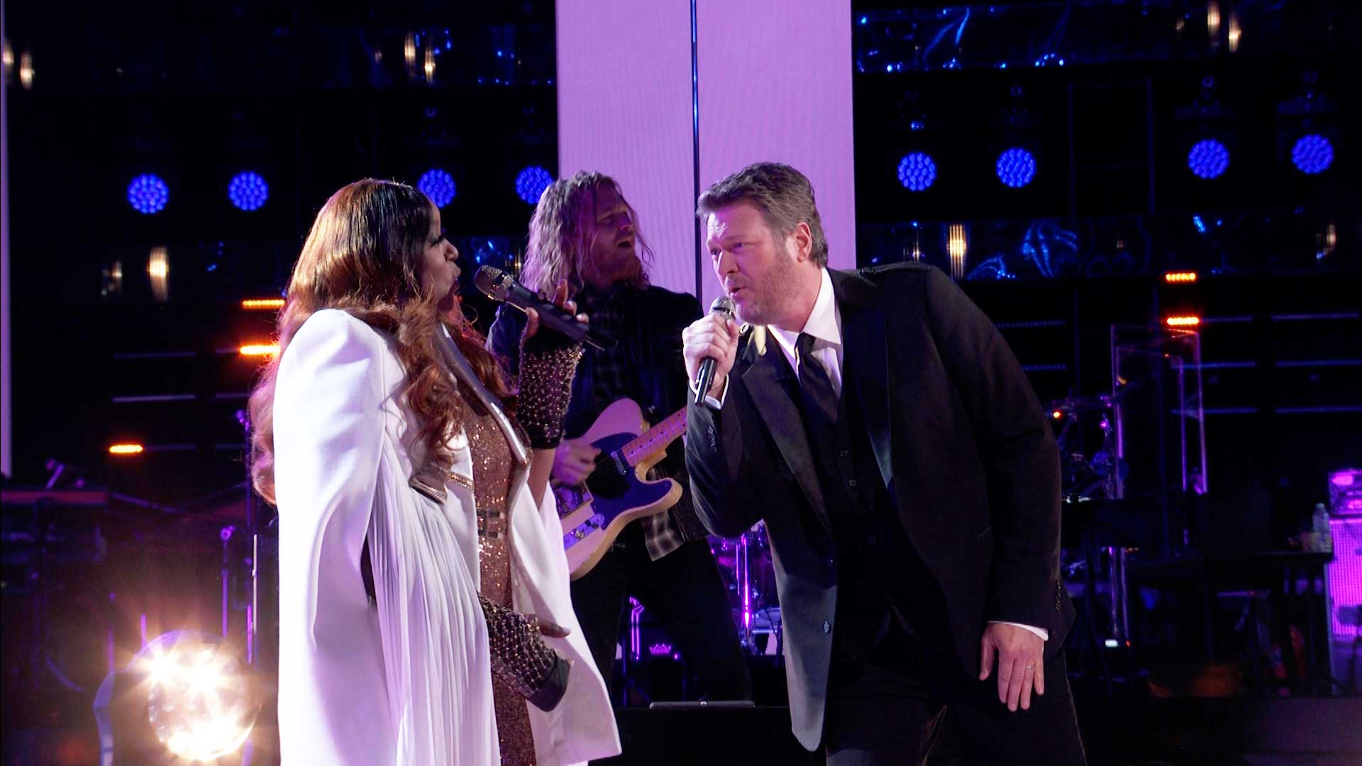 Watch The Voice Highlight Coach Blake Shelton Duets with Wendy Moten